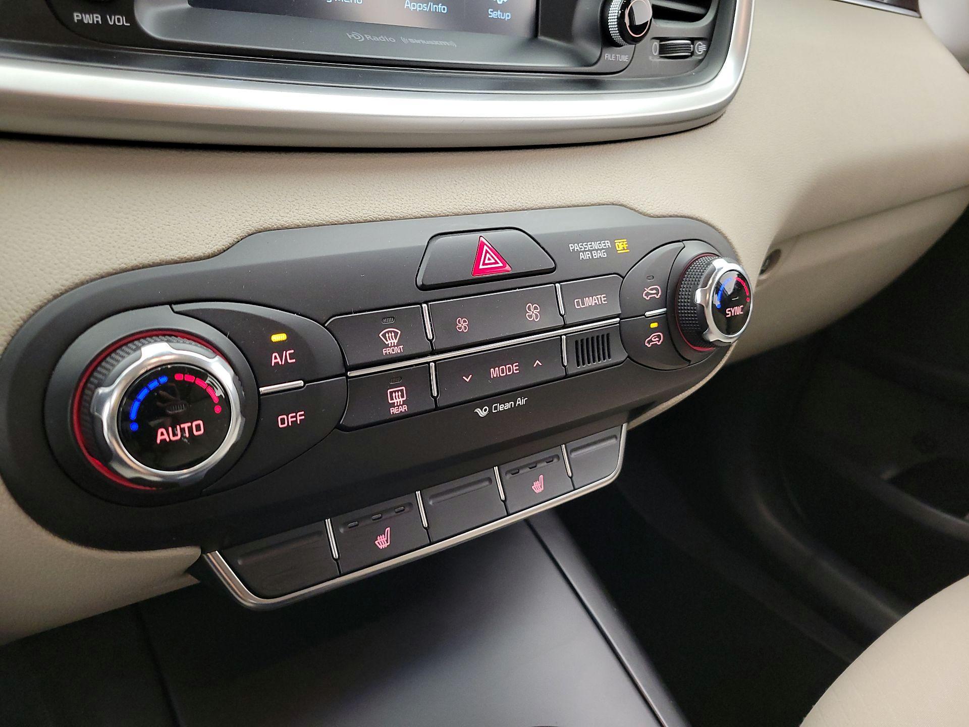 Thumbnail: 2018 Kia Sorento - 16