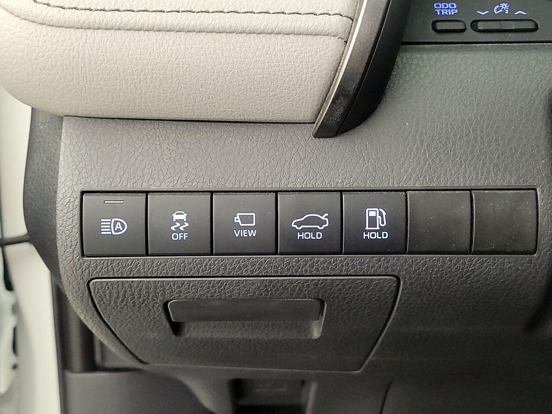 Thumbnail: 2022 Toyota Camry - 13