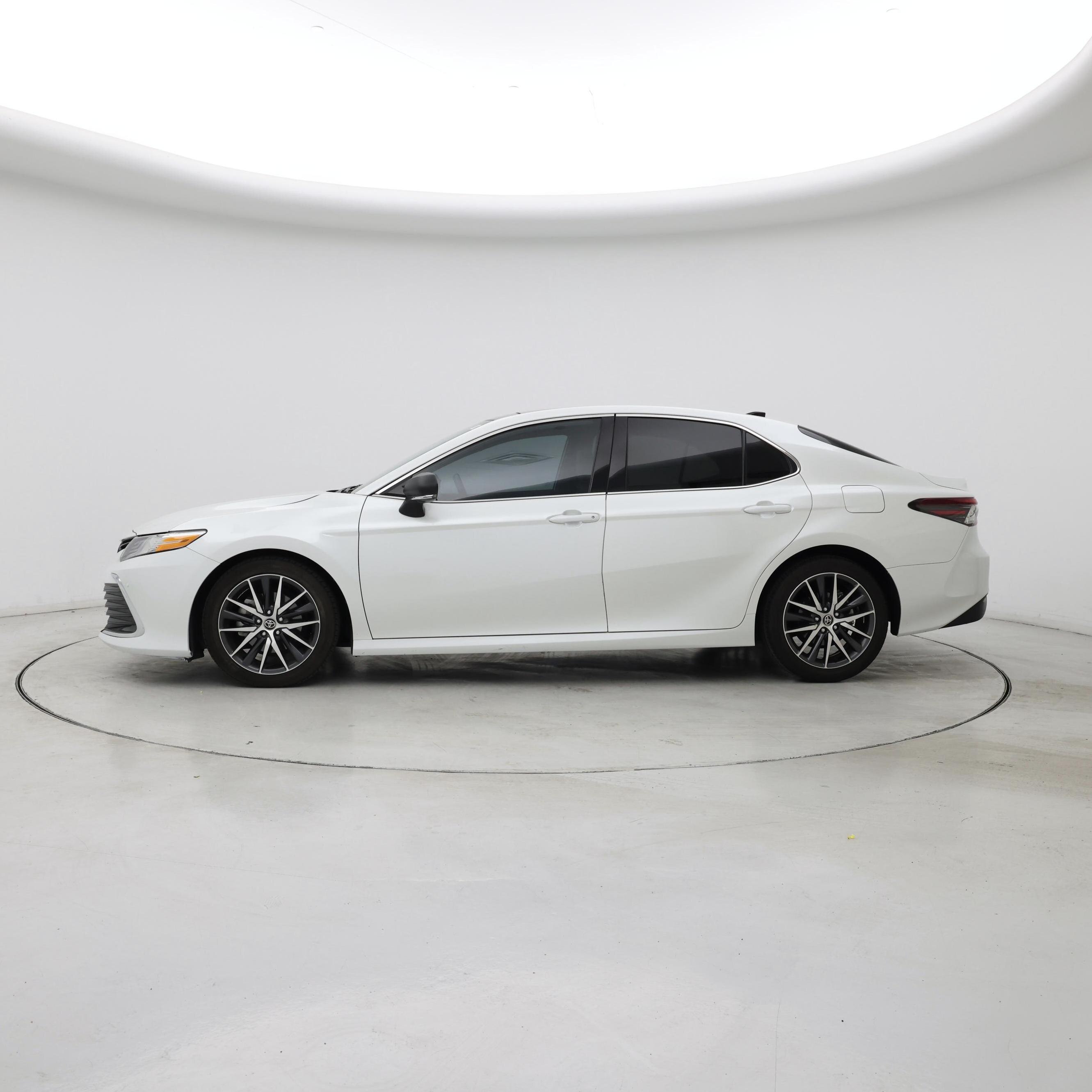 Thumbnail: 2022 Toyota Camry - 3