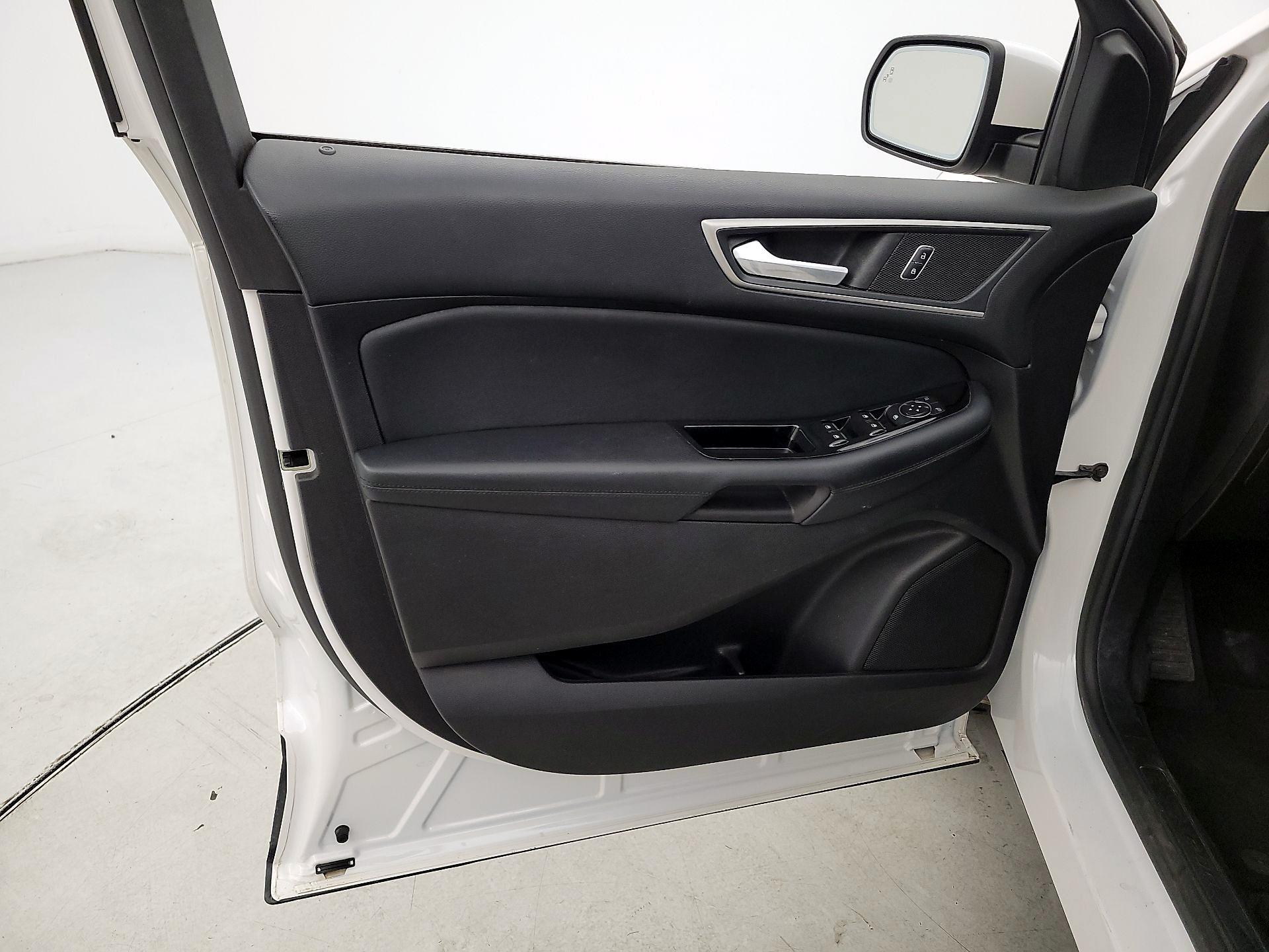 Thumbnail: 2017 Ford Edge - 12