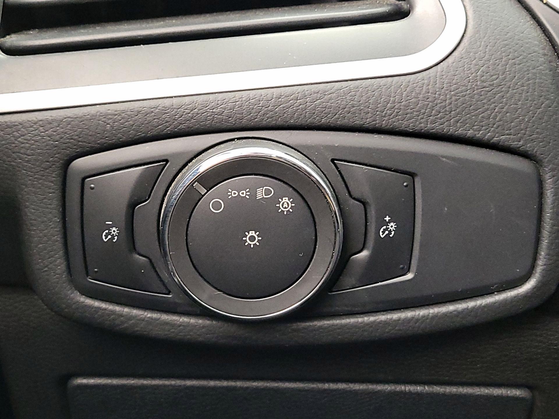 Thumbnail: 2017 Ford Edge - 13