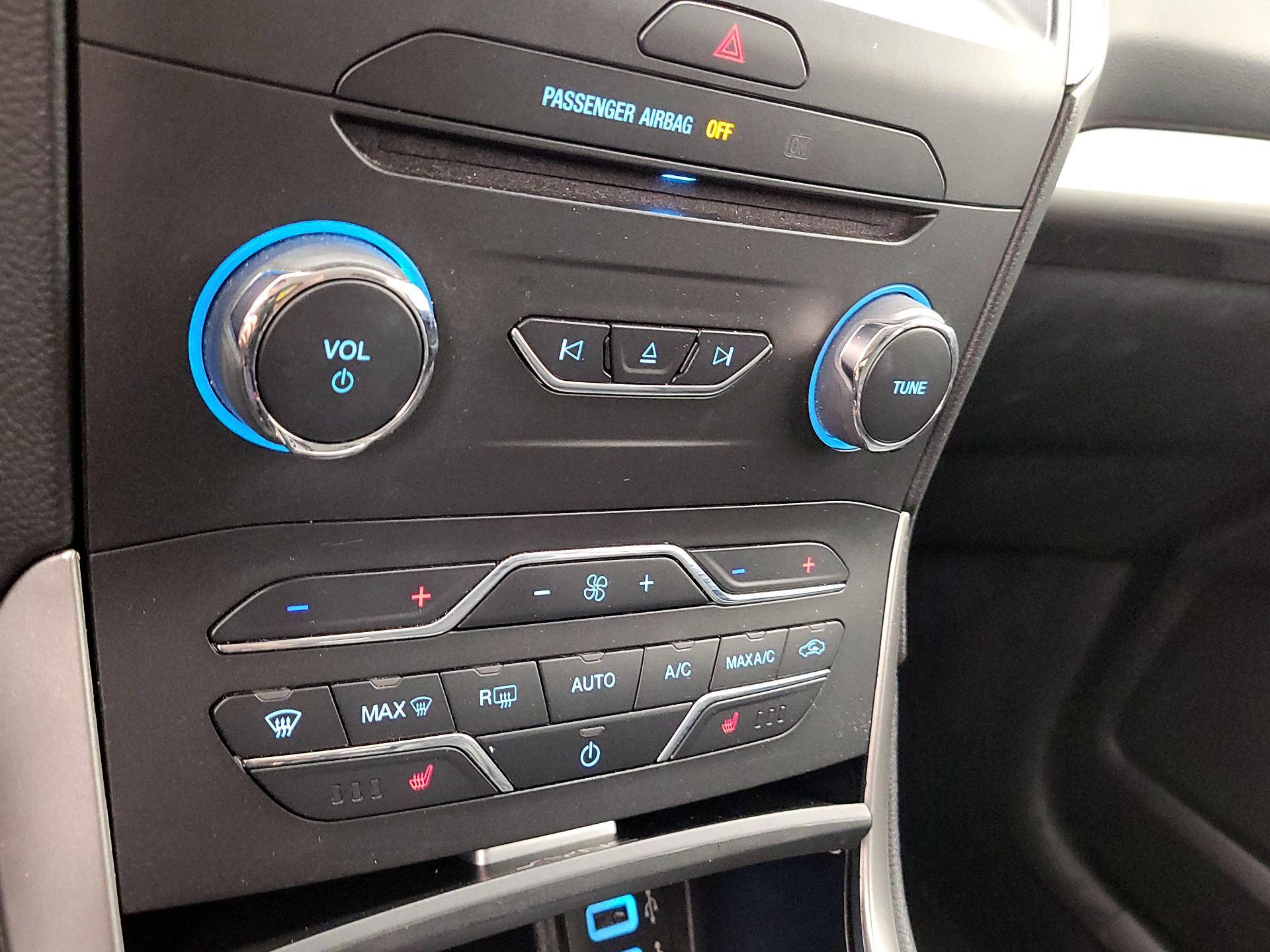 Thumbnail: 2017 Ford Edge - 17