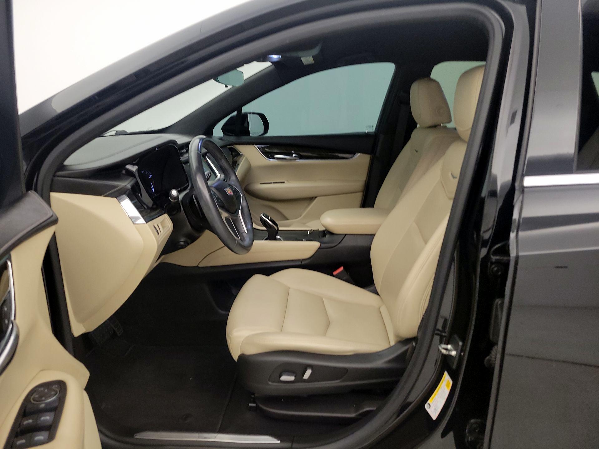 Thumbnail: 2017 Cadillac XT5 - 11