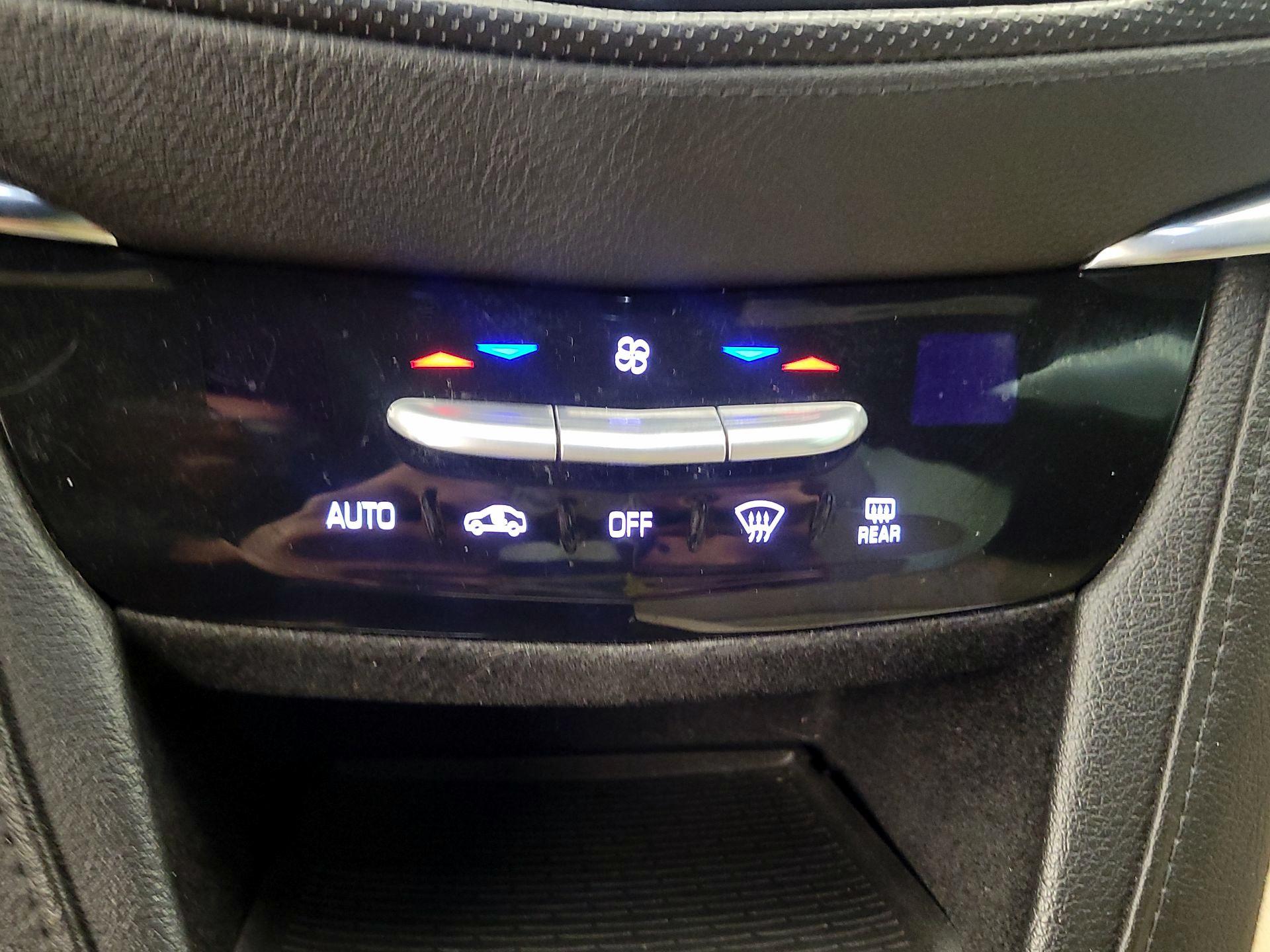 Thumbnail: 2017 Cadillac XT5 - 17