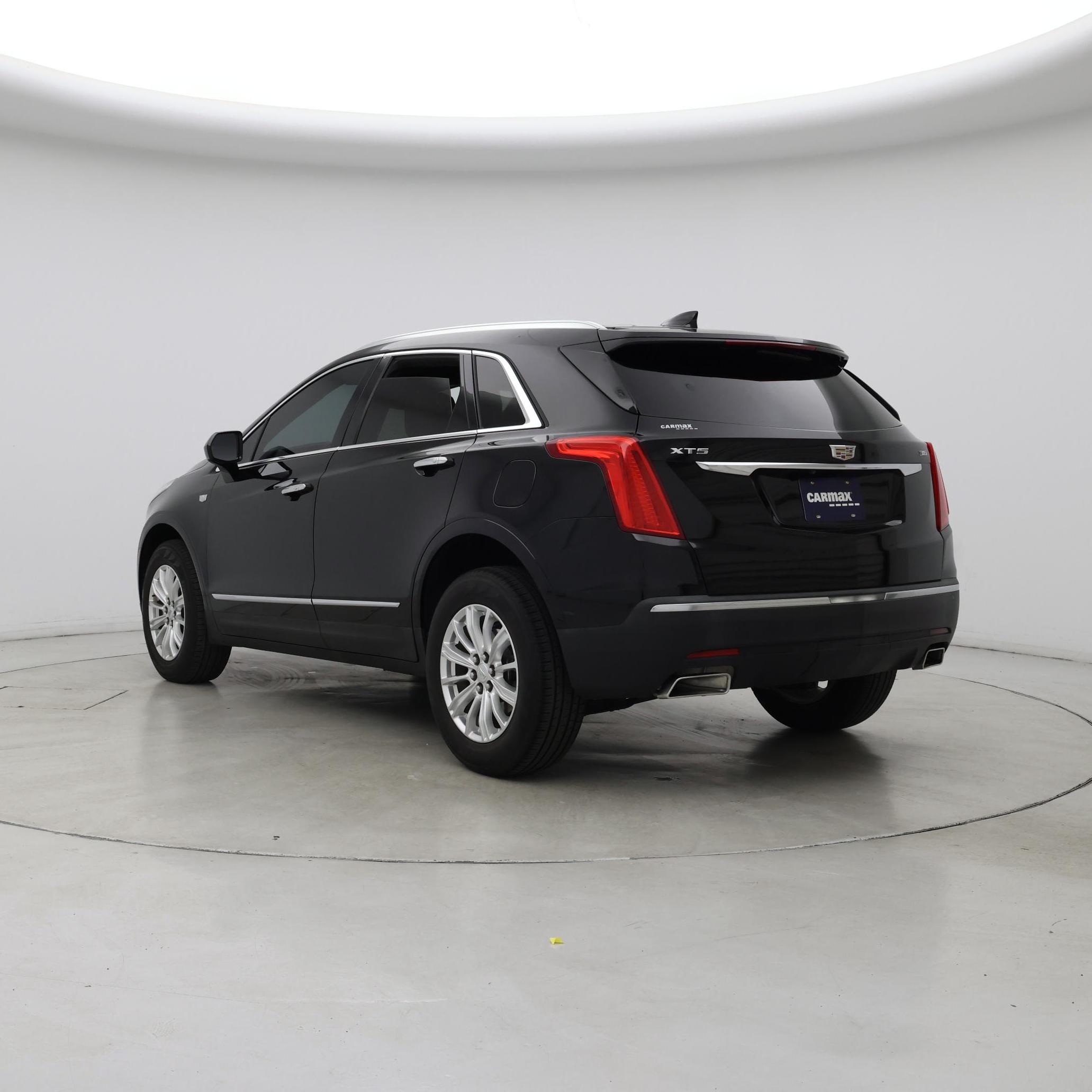 Thumbnail: 2017 Cadillac XT5 - 2