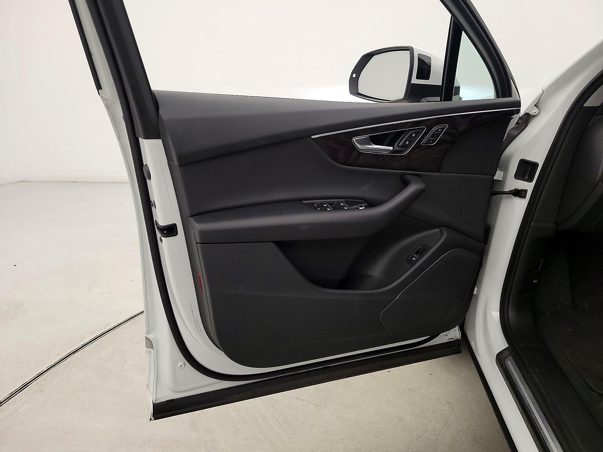 Thumbnail: 2020 Audi Q7 - 12