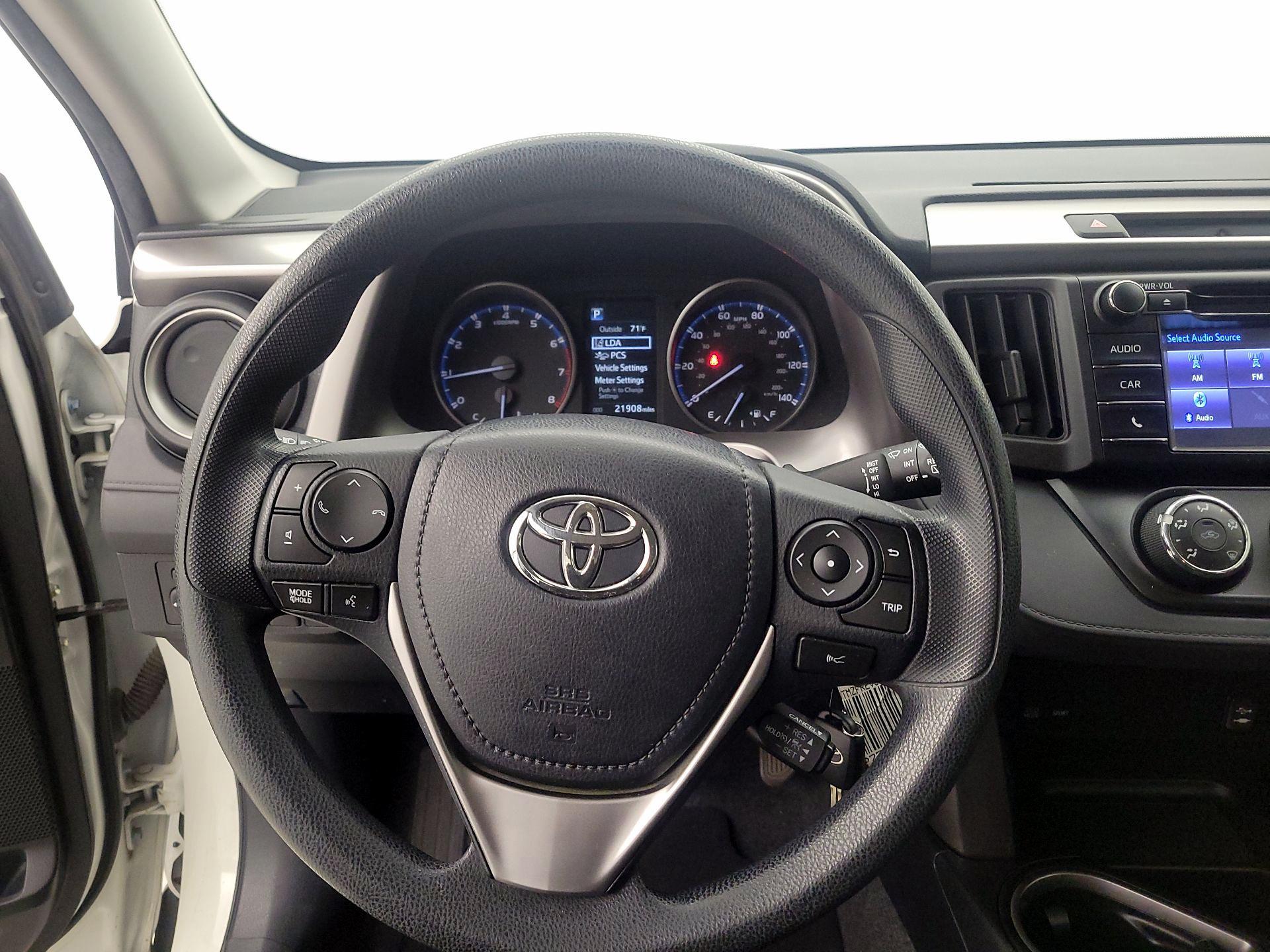 Thumbnail: 2017 Toyota RAV4 - 10