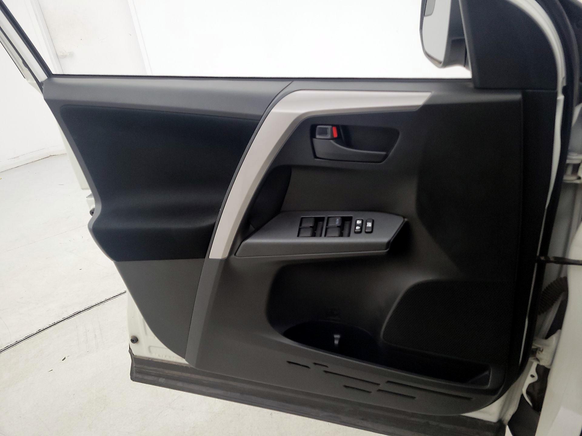 Thumbnail: 2017 Toyota RAV4 - 12