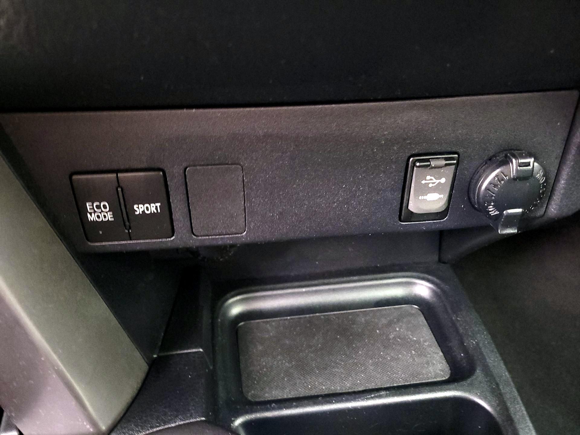 Thumbnail: 2017 Toyota RAV4 - 18