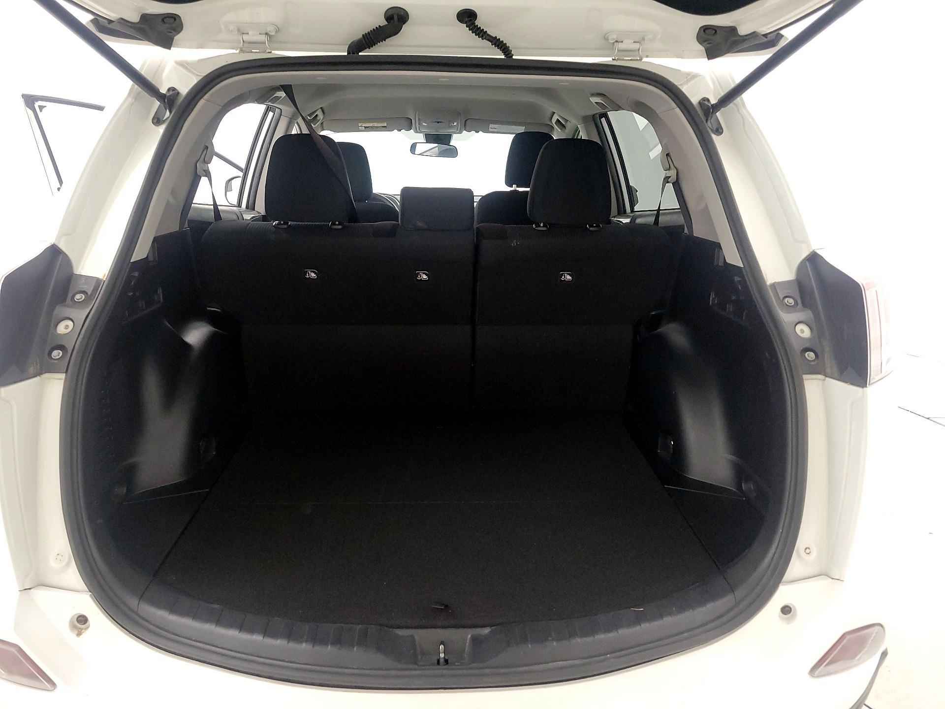 Thumbnail: 2017 Toyota RAV4 - 20