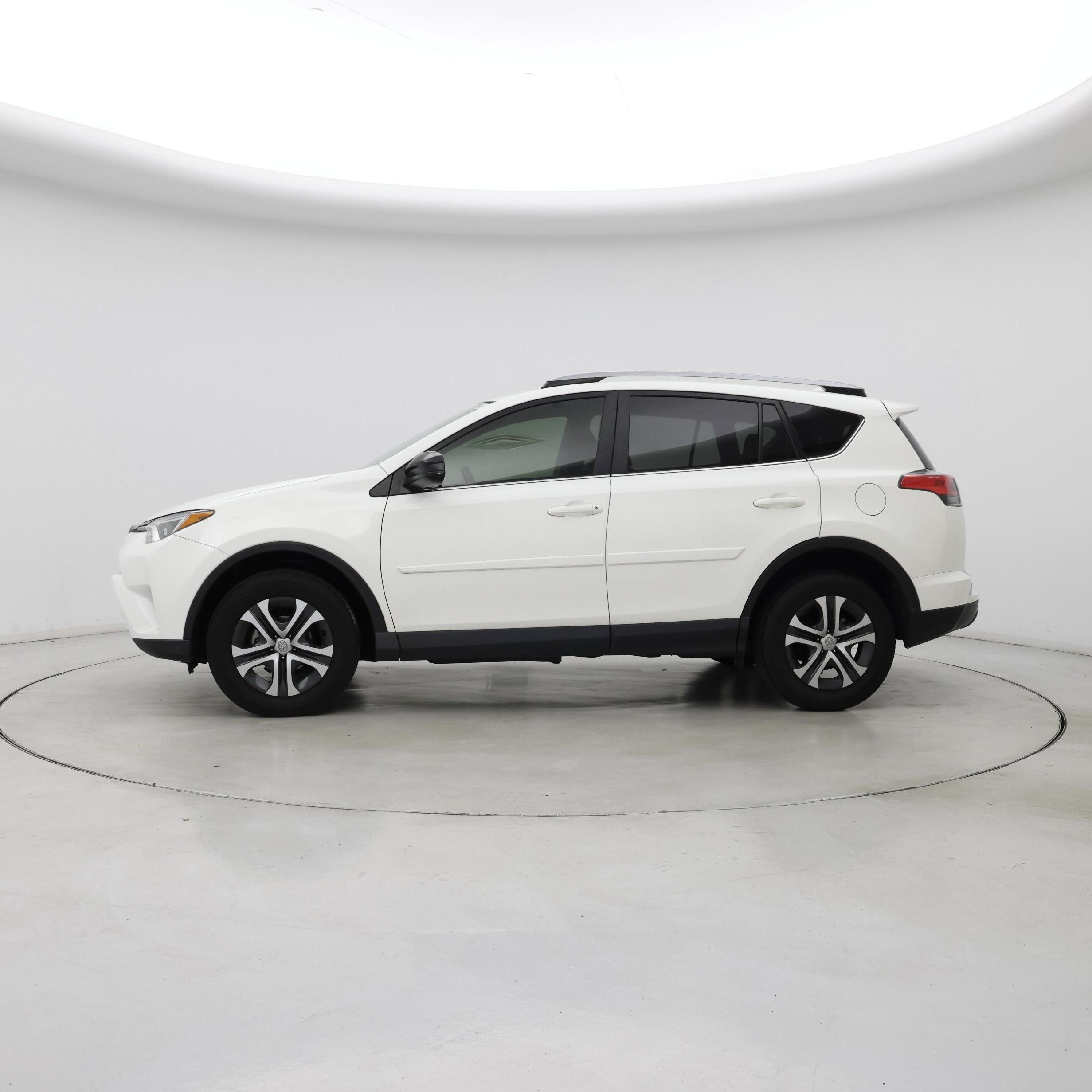 Thumbnail: 2017 Toyota RAV4 - 3