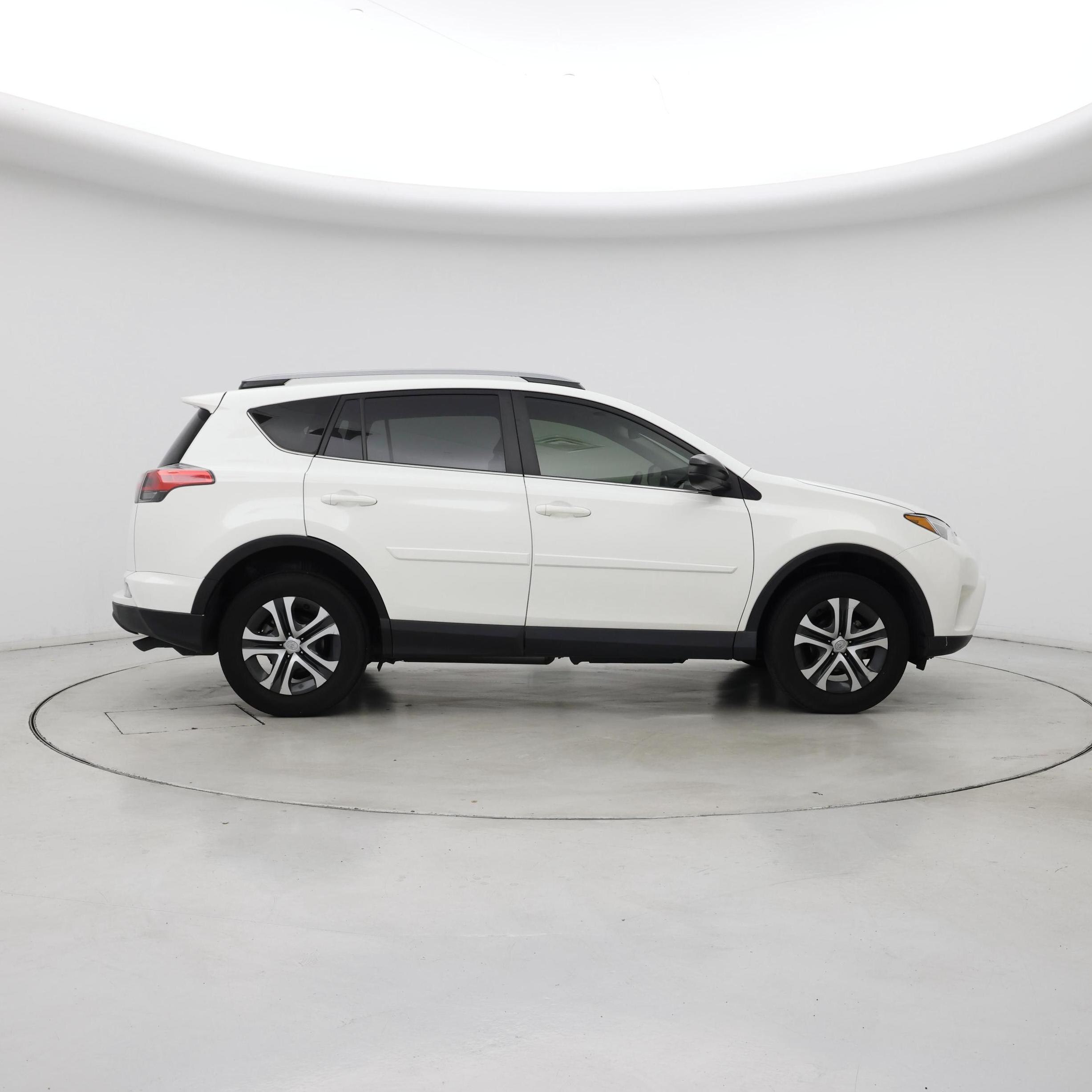 Thumbnail: 2017 Toyota RAV4 - 7