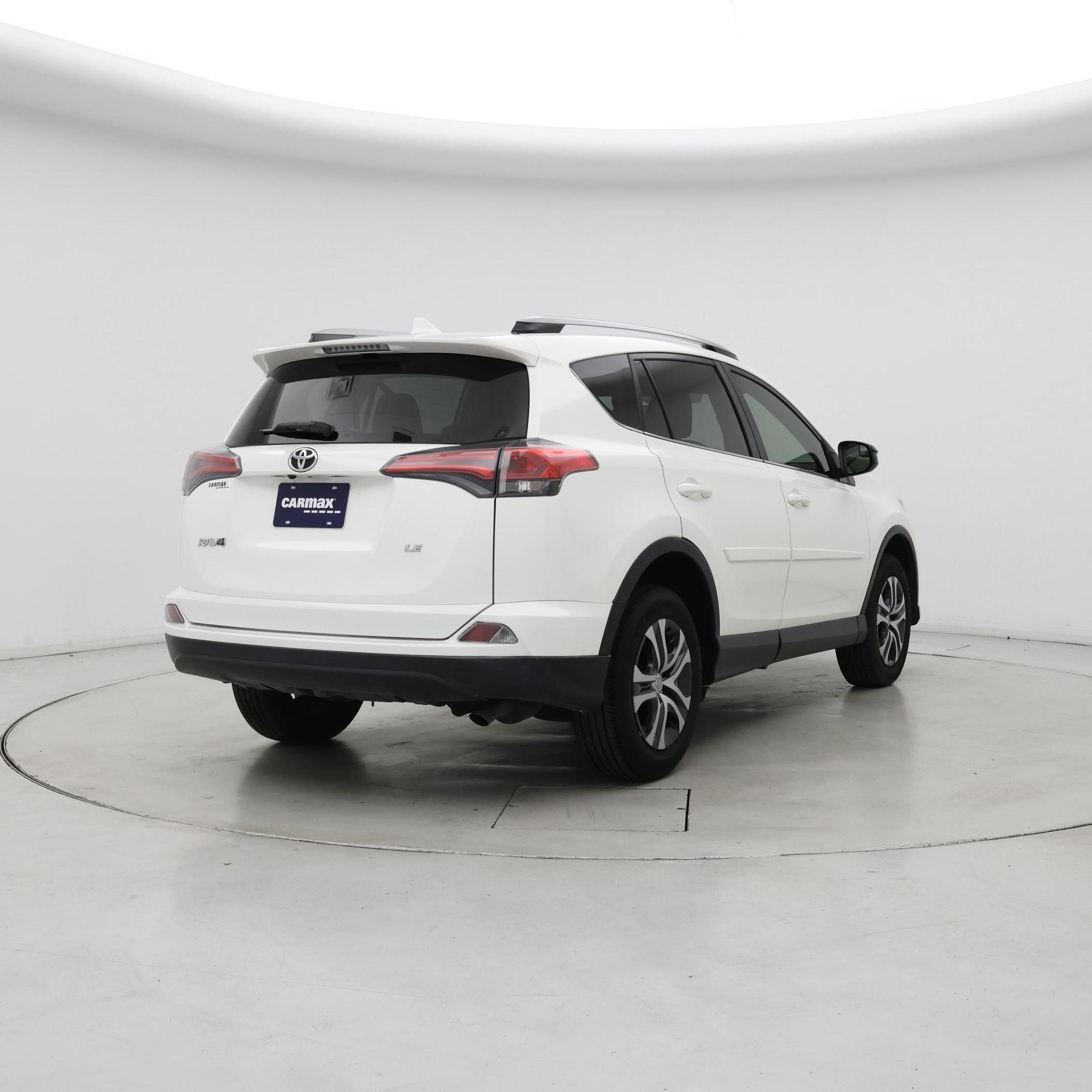 Thumbnail: 2017 Toyota RAV4 - 8