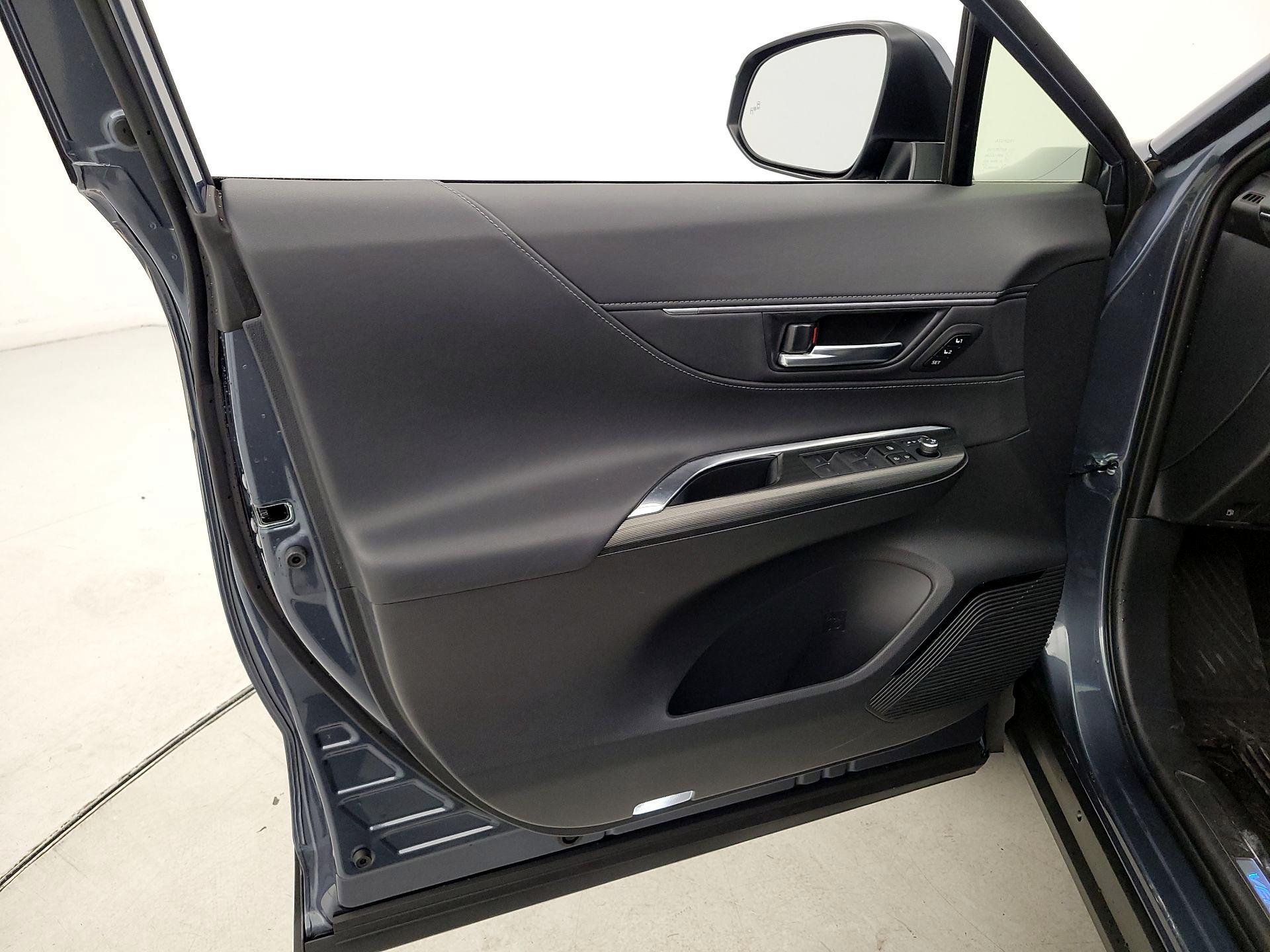 Thumbnail: 2024 Toyota Venza - 12