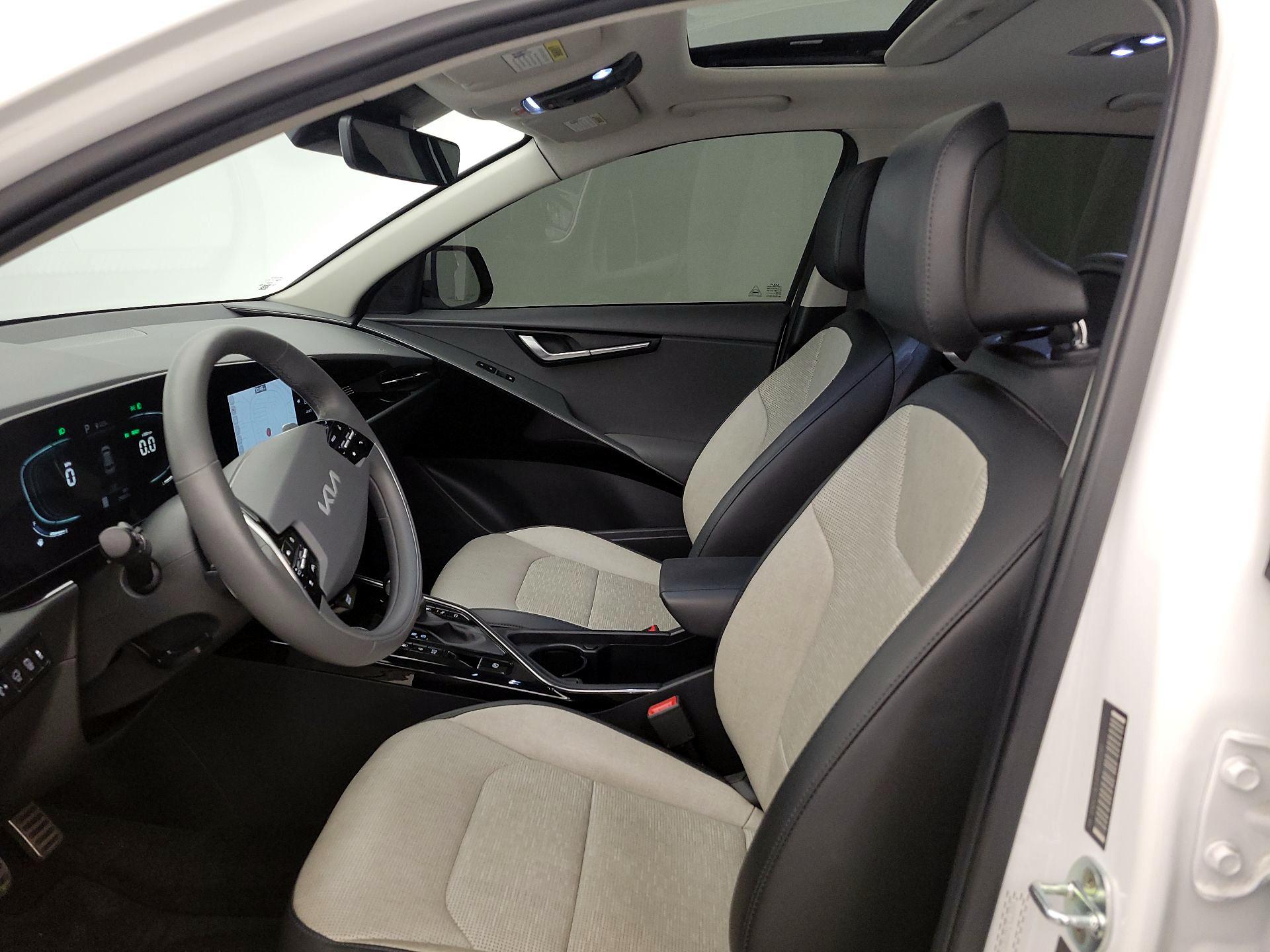 Thumbnail: 2023 Kia Niro - 11