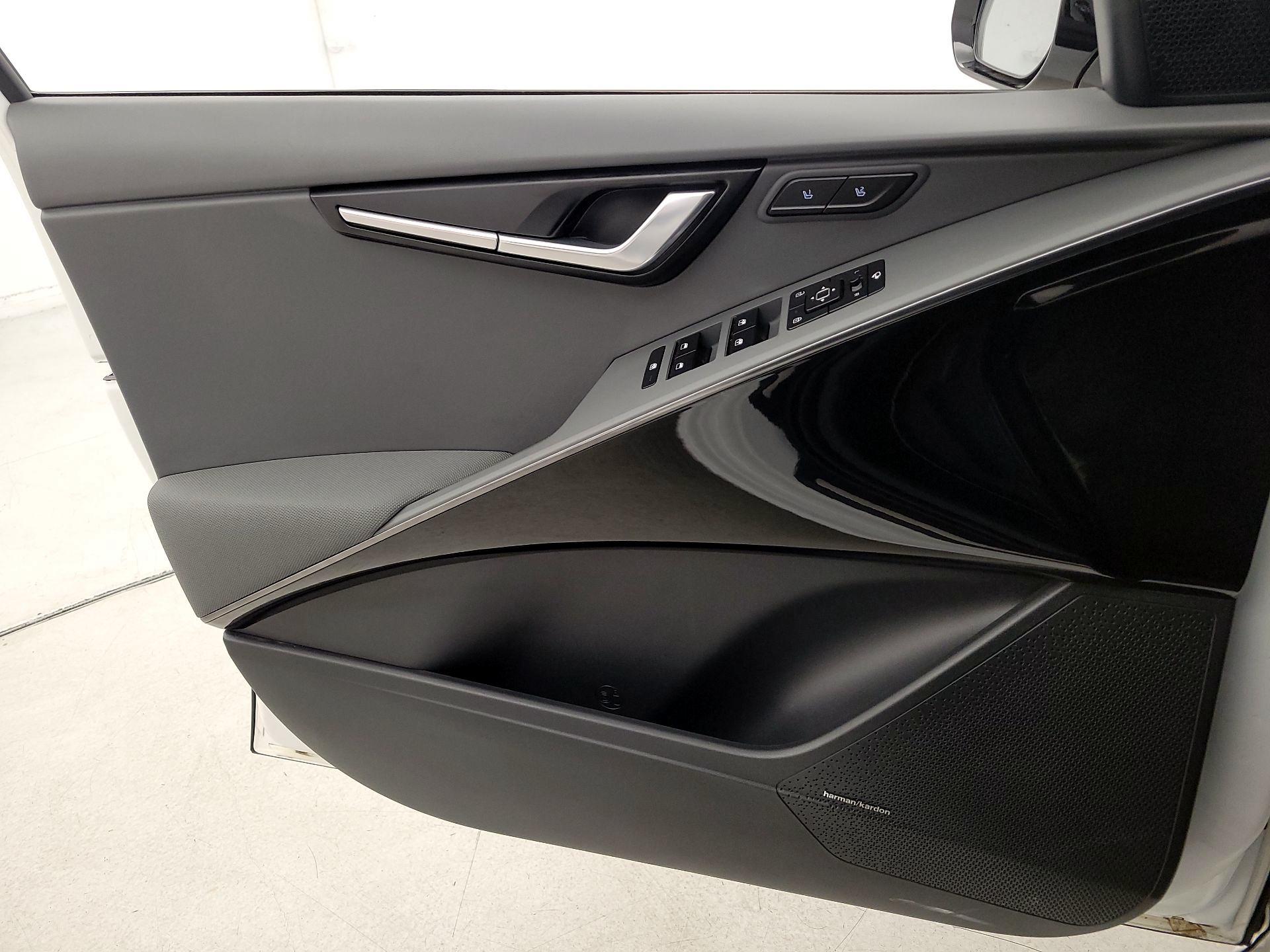 Thumbnail: 2023 Kia Niro - 12