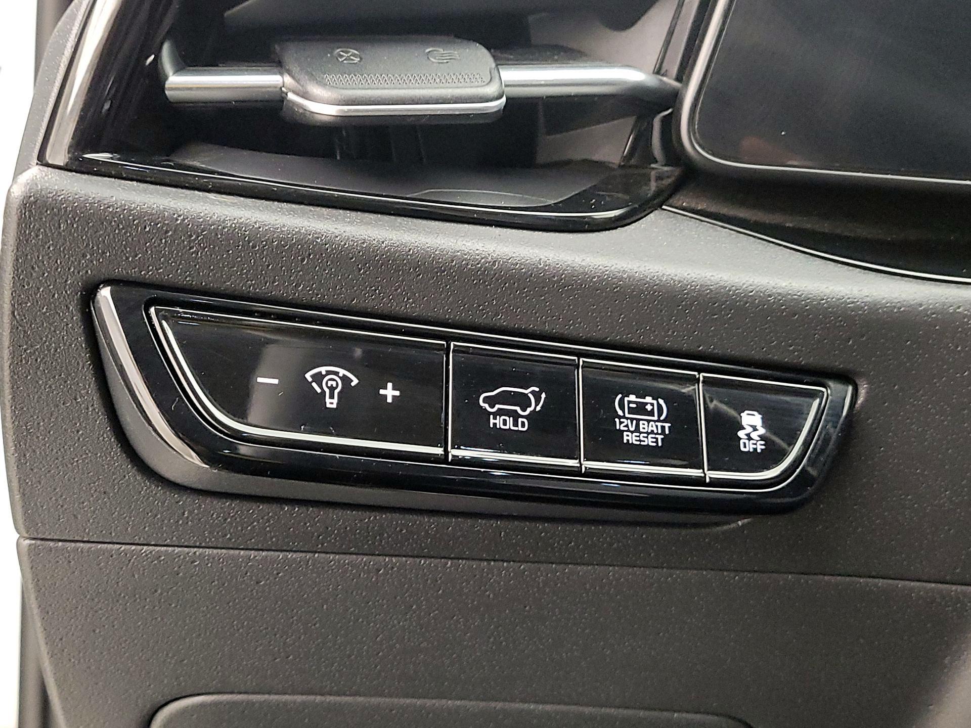 Thumbnail: 2023 Kia Niro - 13