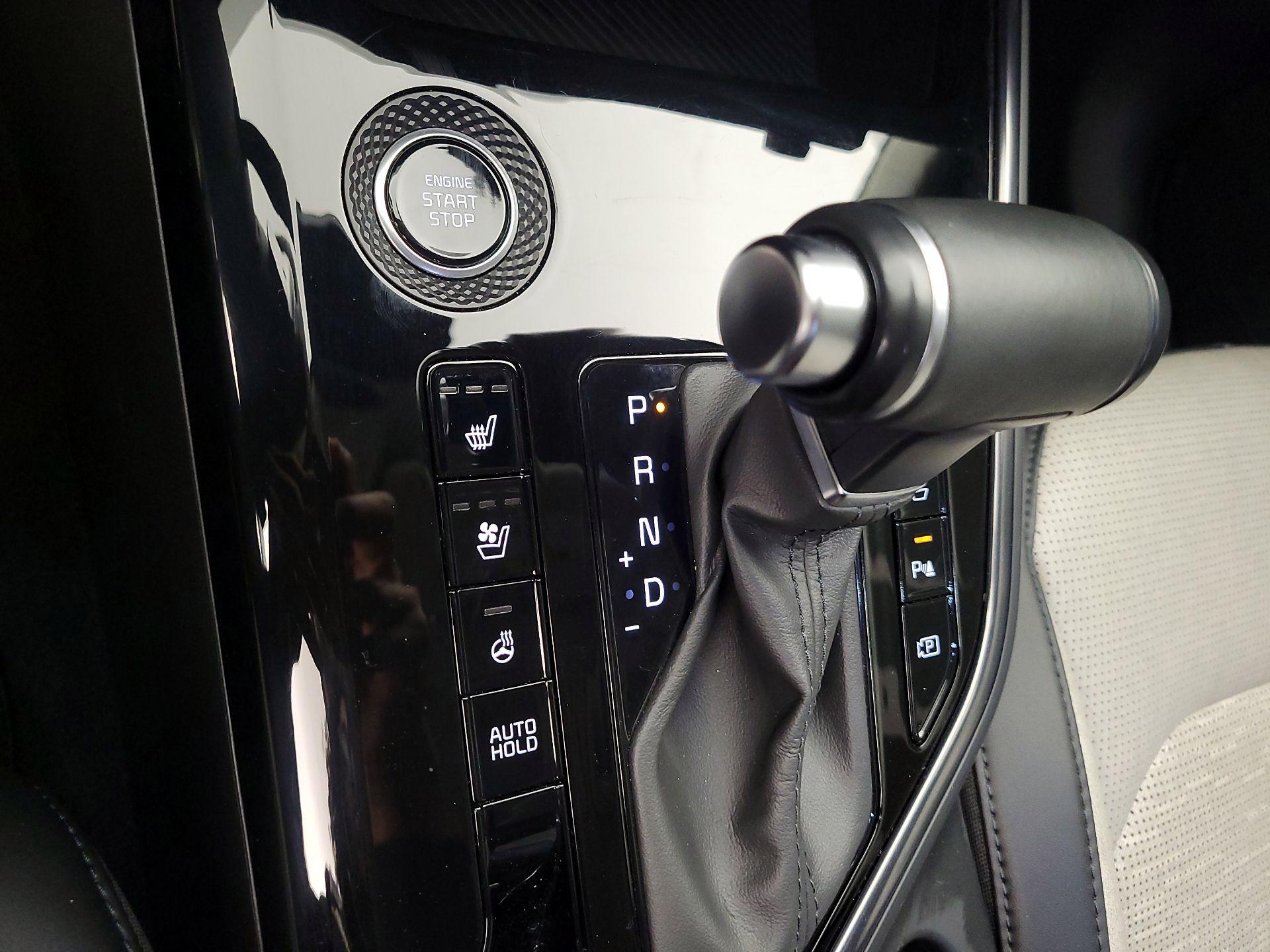 Thumbnail: 2023 Kia Niro - 18