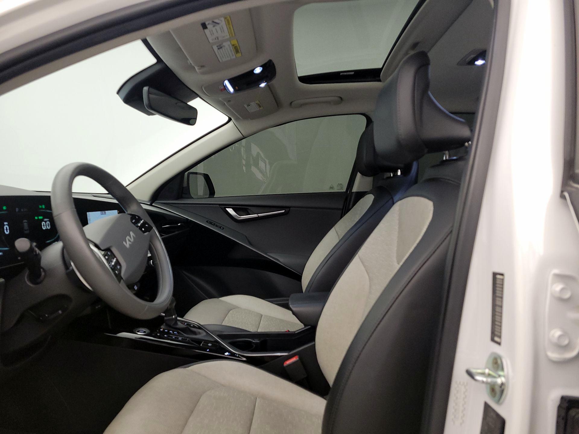 Thumbnail: 2023 Kia Niro - 20