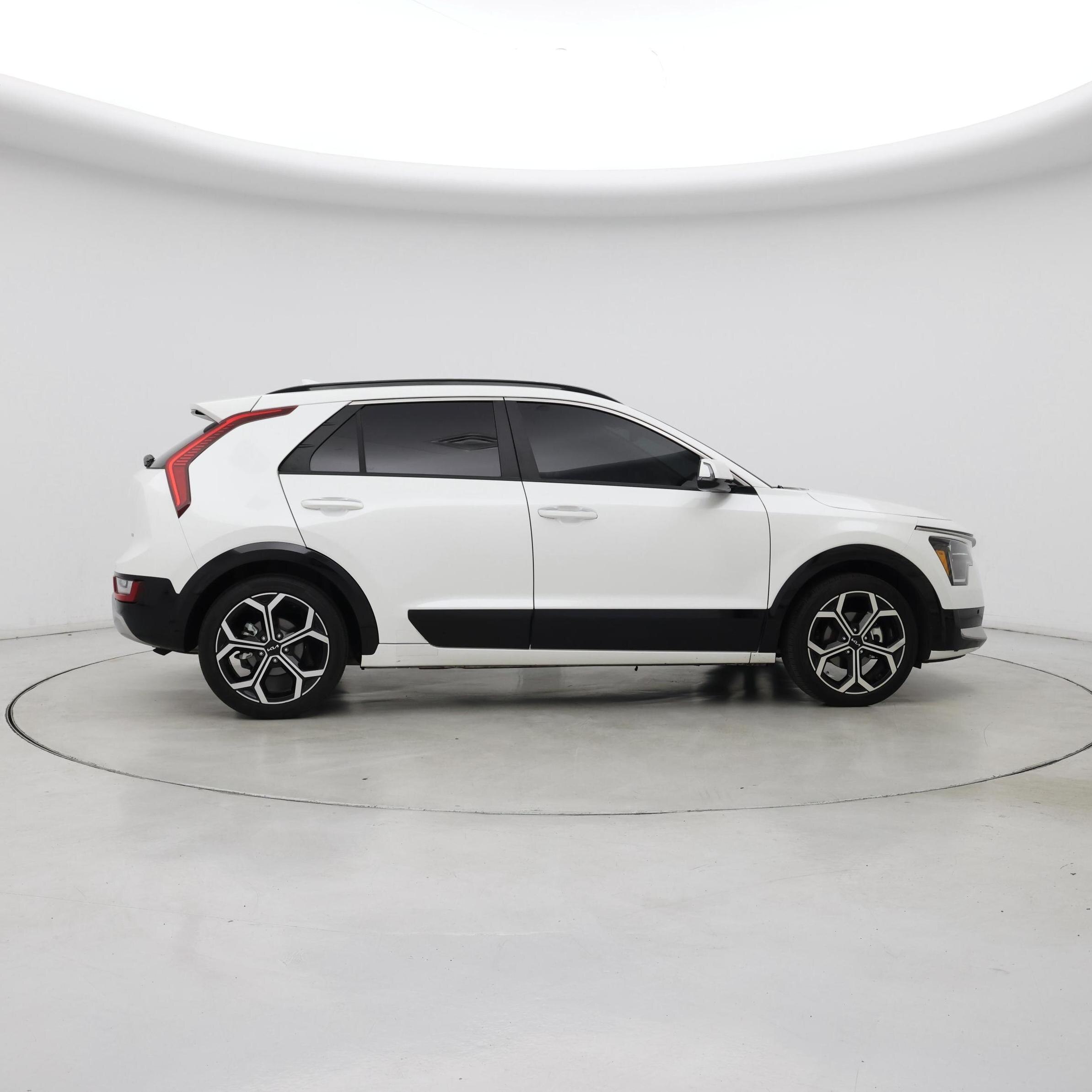 Thumbnail: 2023 Kia Niro - 7