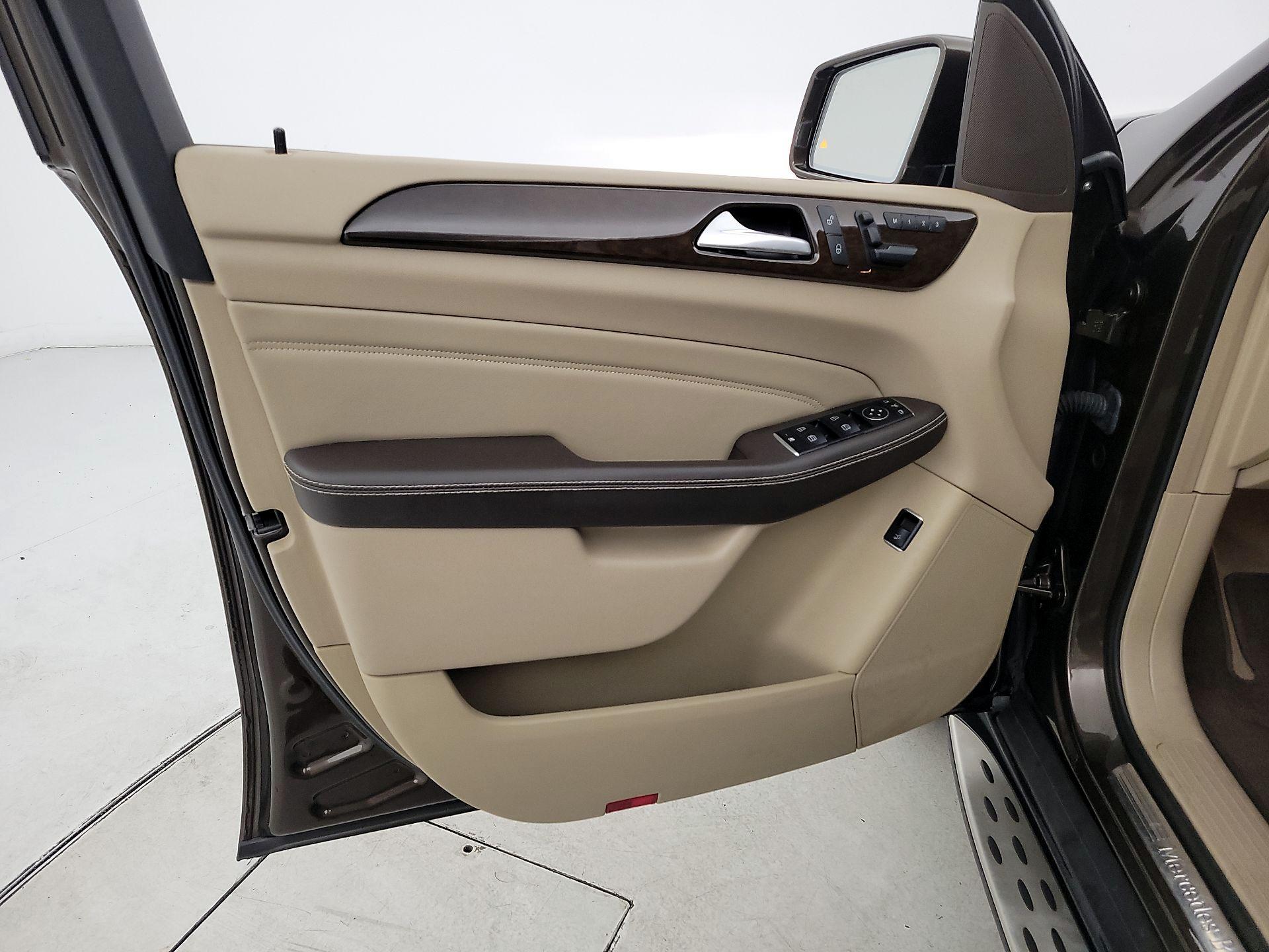 Thumbnail: 2015 Mercedes-Benz M-Class - 12