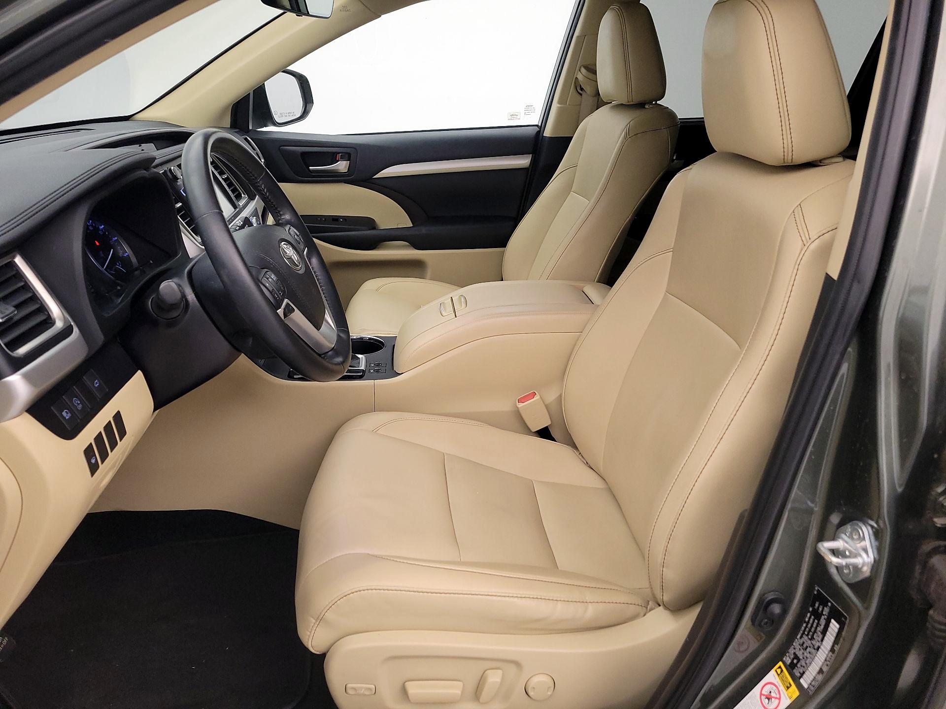 Thumbnail: 2019 Toyota Highlander - 11