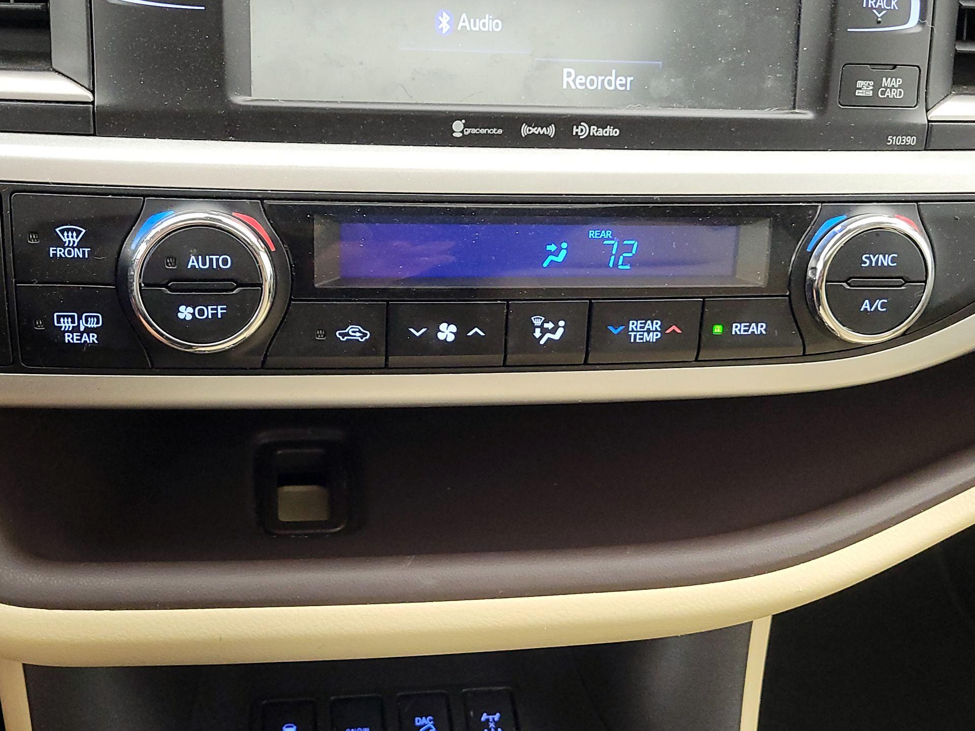 Thumbnail: 2019 Toyota Highlander - 17