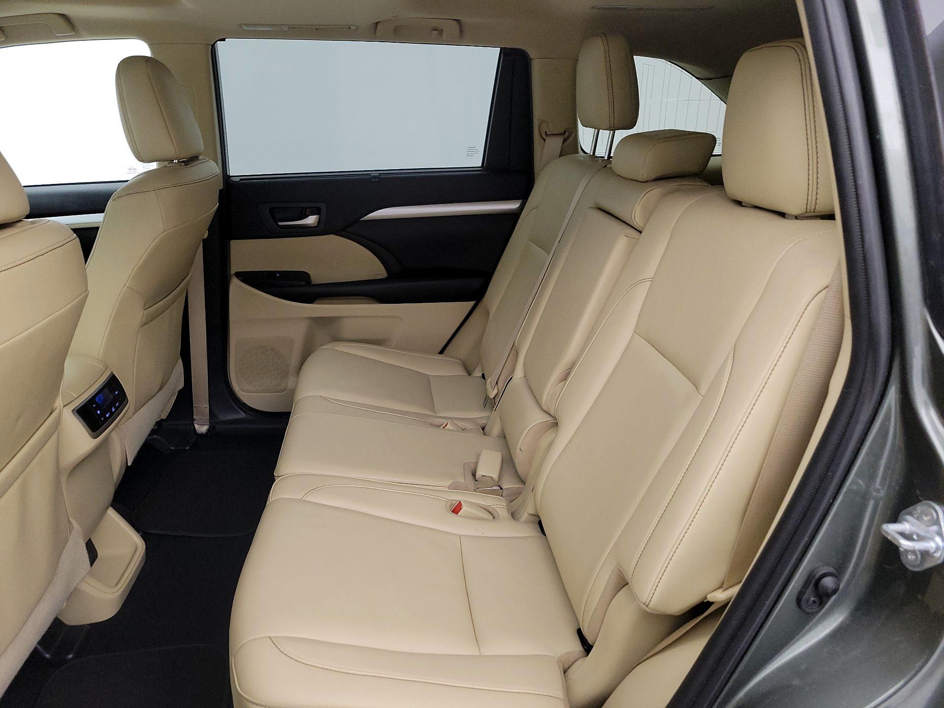 Thumbnail: 2019 Toyota Highlander - 20