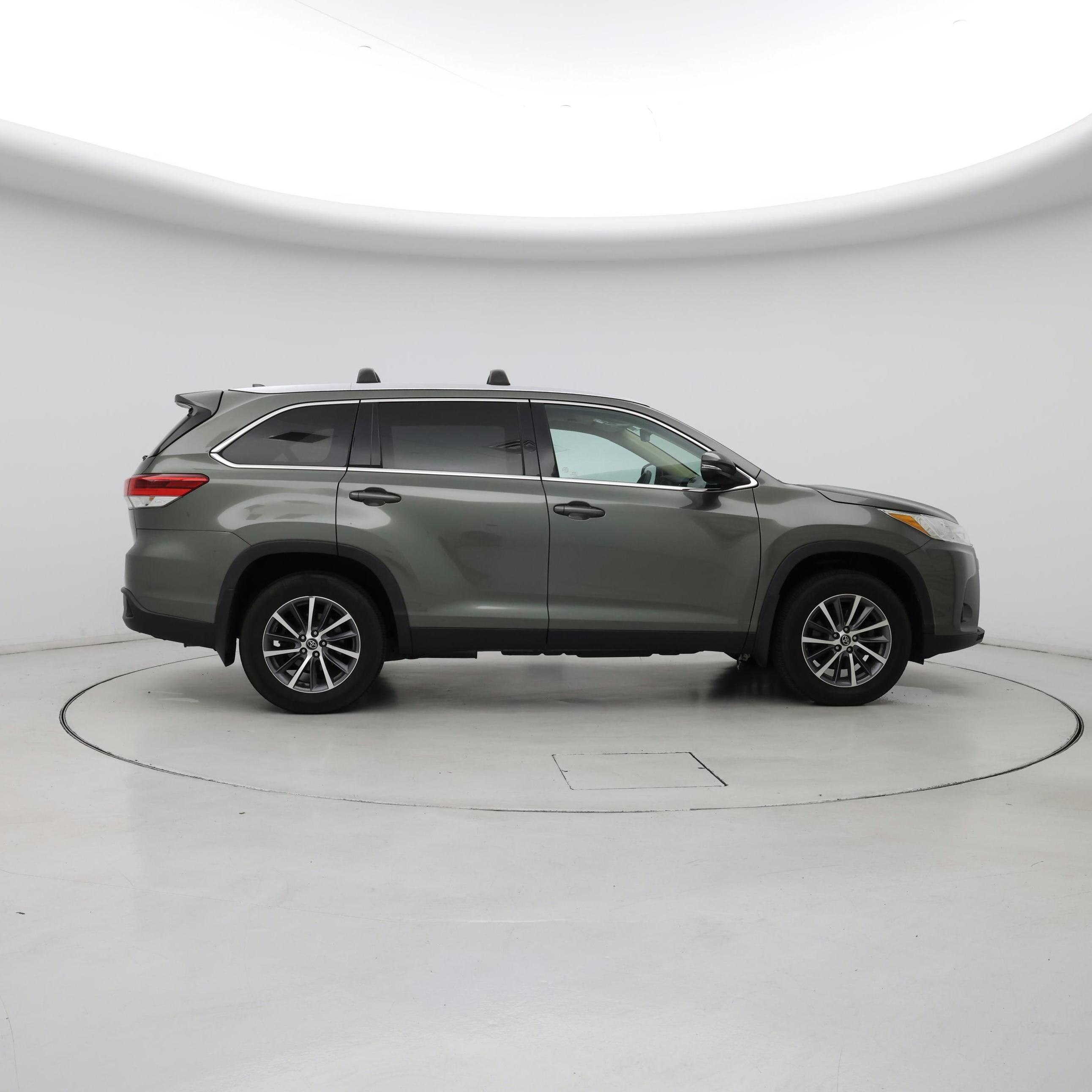 Thumbnail: 2019 Toyota Highlander - 7