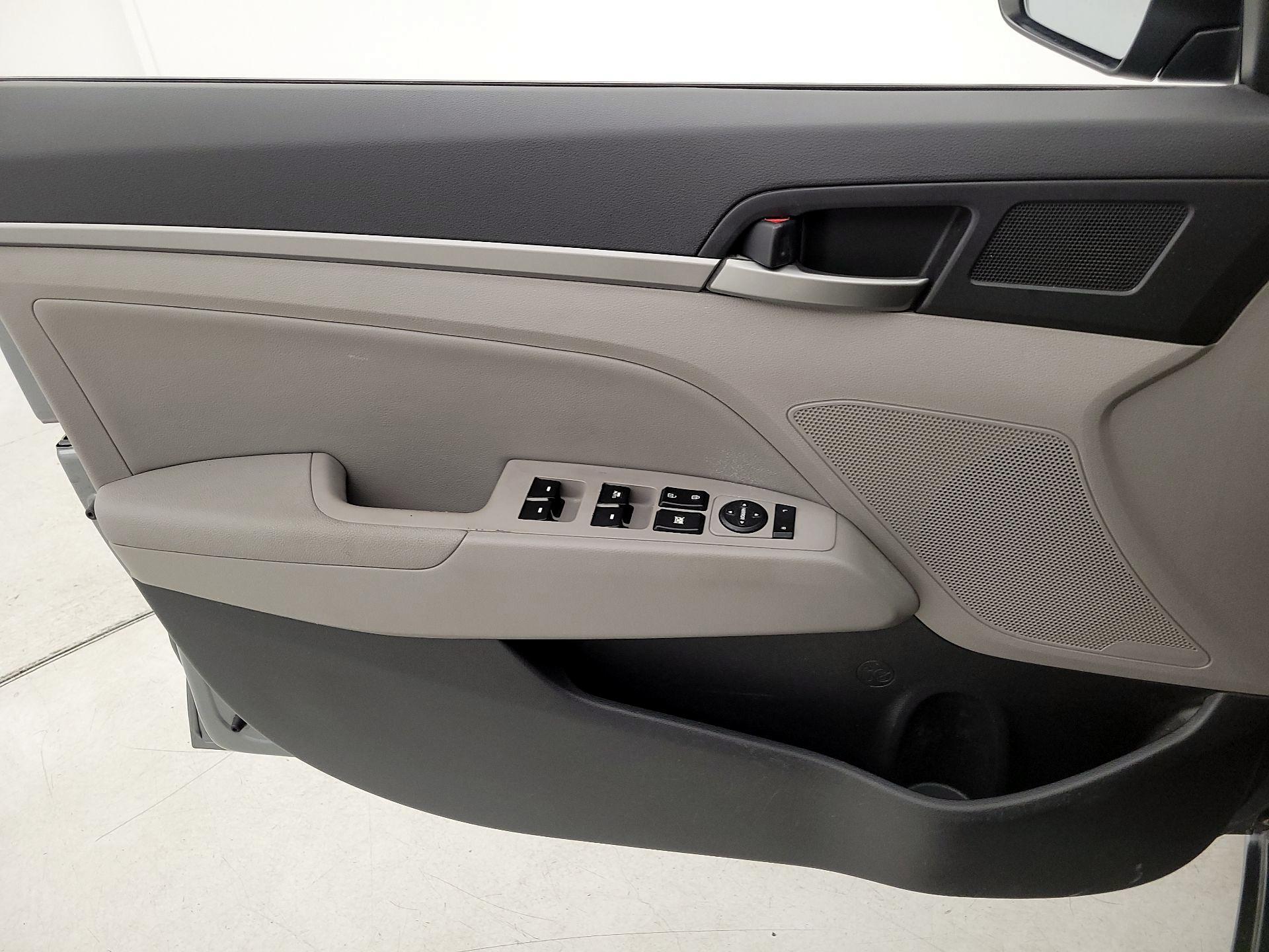 Thumbnail: 2018 Hyundai Elantra - 12