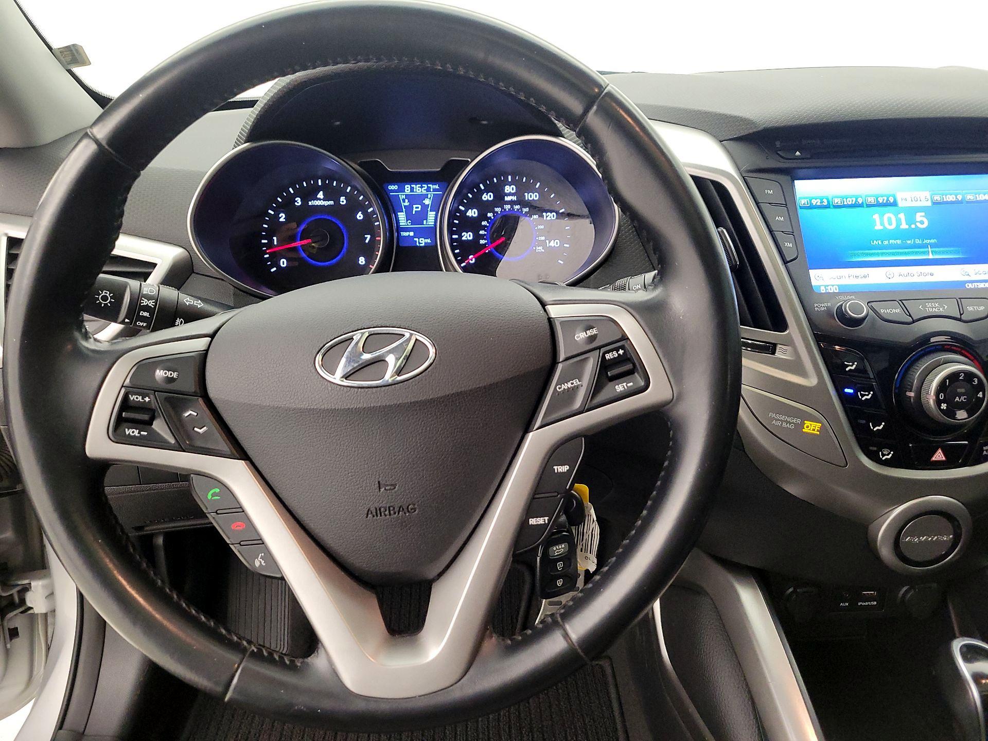 Thumbnail: 2015 Hyundai Veloster - 10