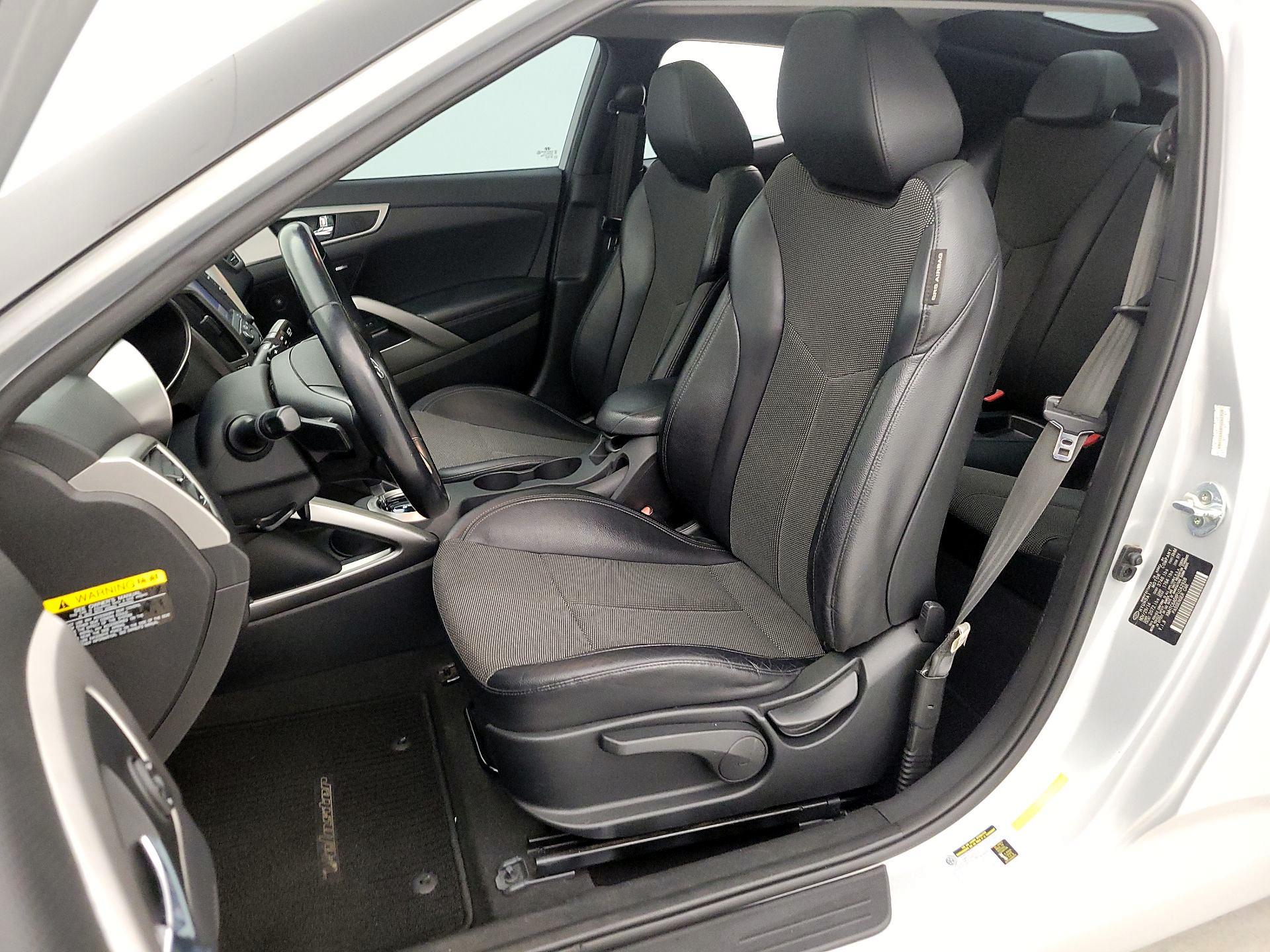 Thumbnail: 2015 Hyundai Veloster - 11