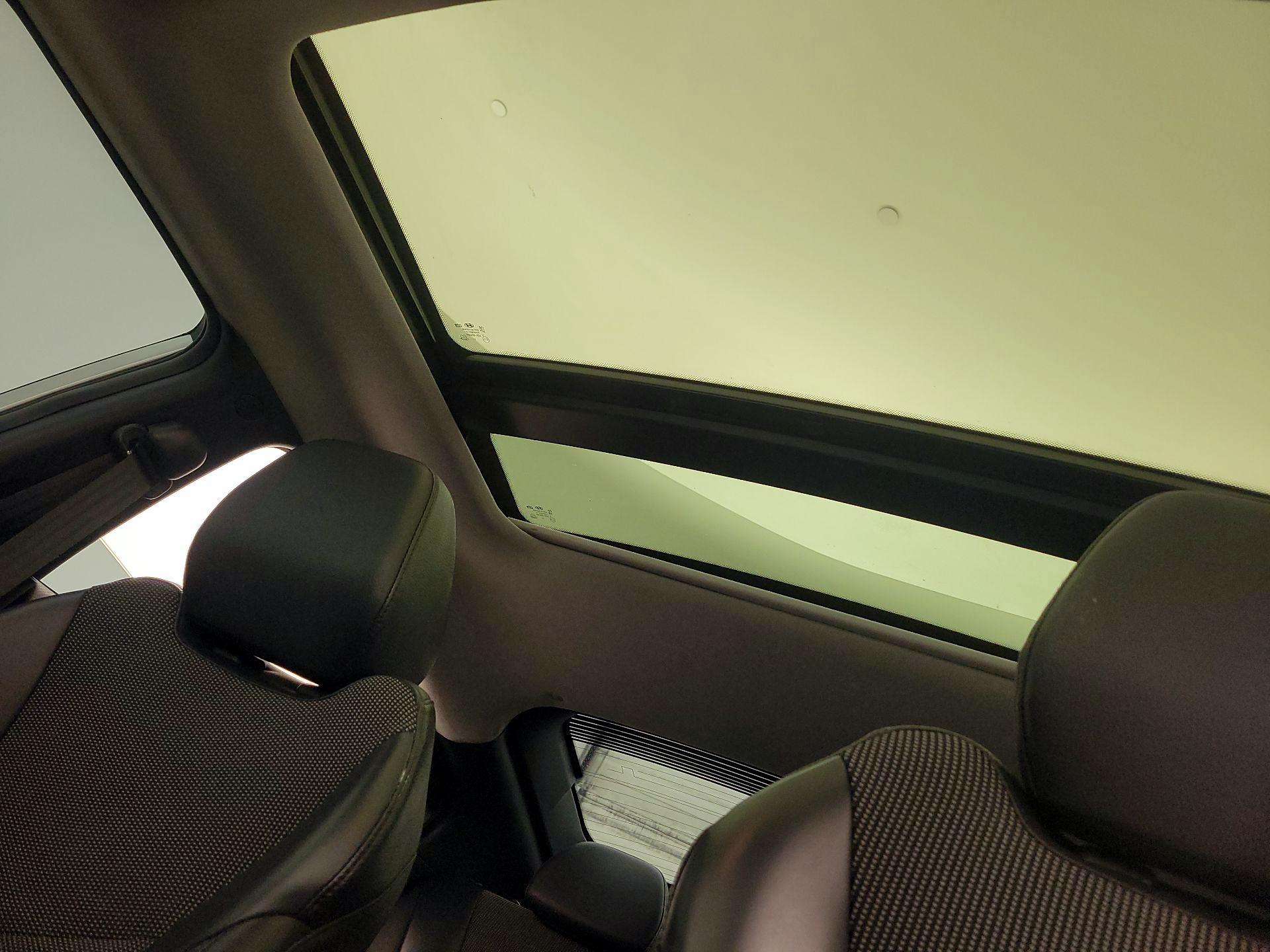 Thumbnail: 2015 Hyundai Veloster - 19