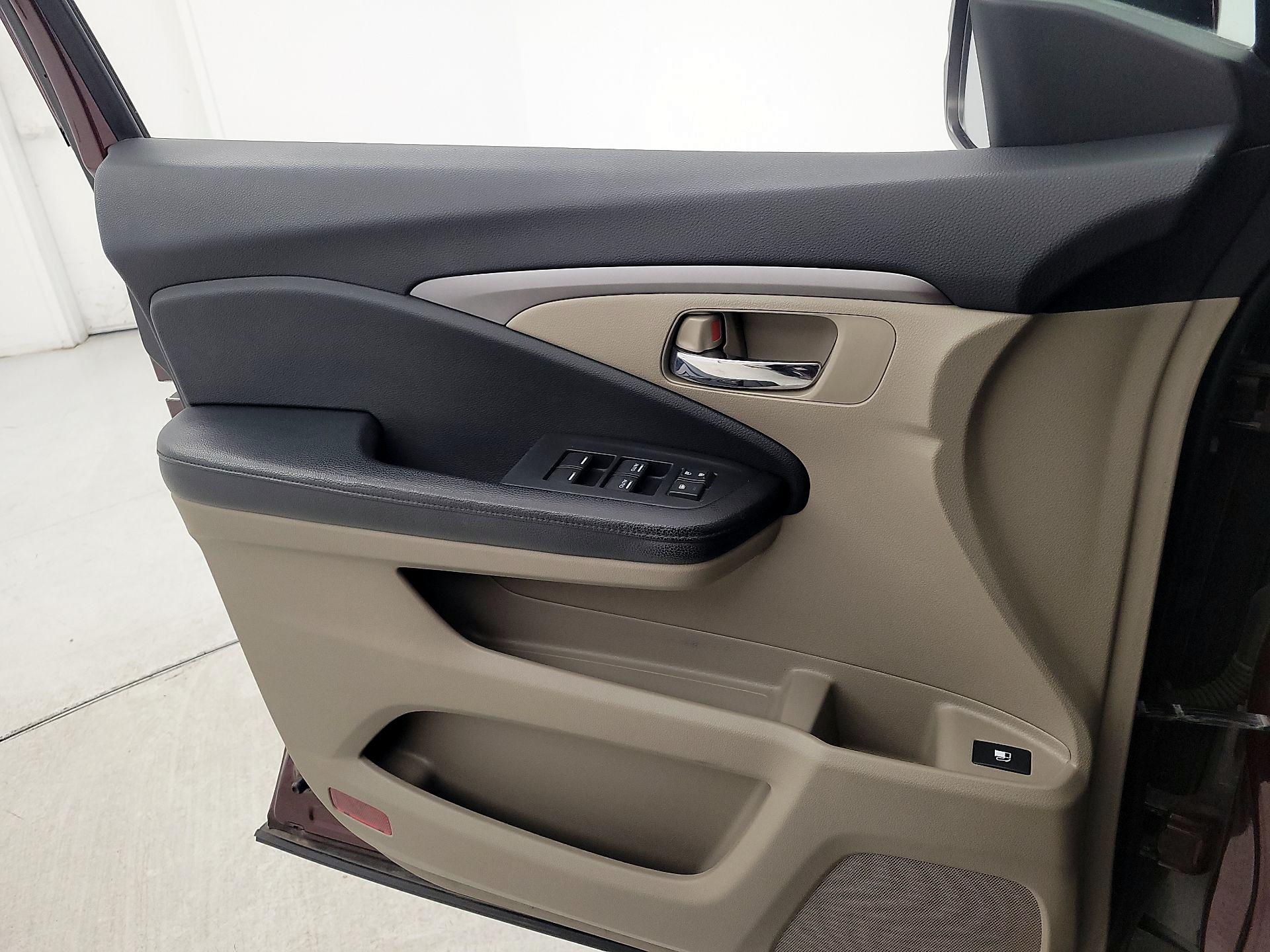 Thumbnail: 2016 Honda Pilot - 12