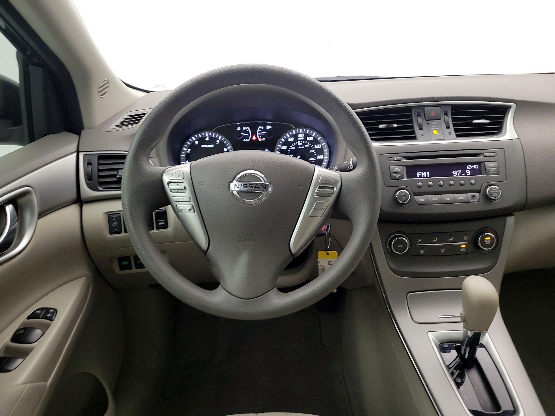 Thumbnail: 2014 Nissan Sentra - 10