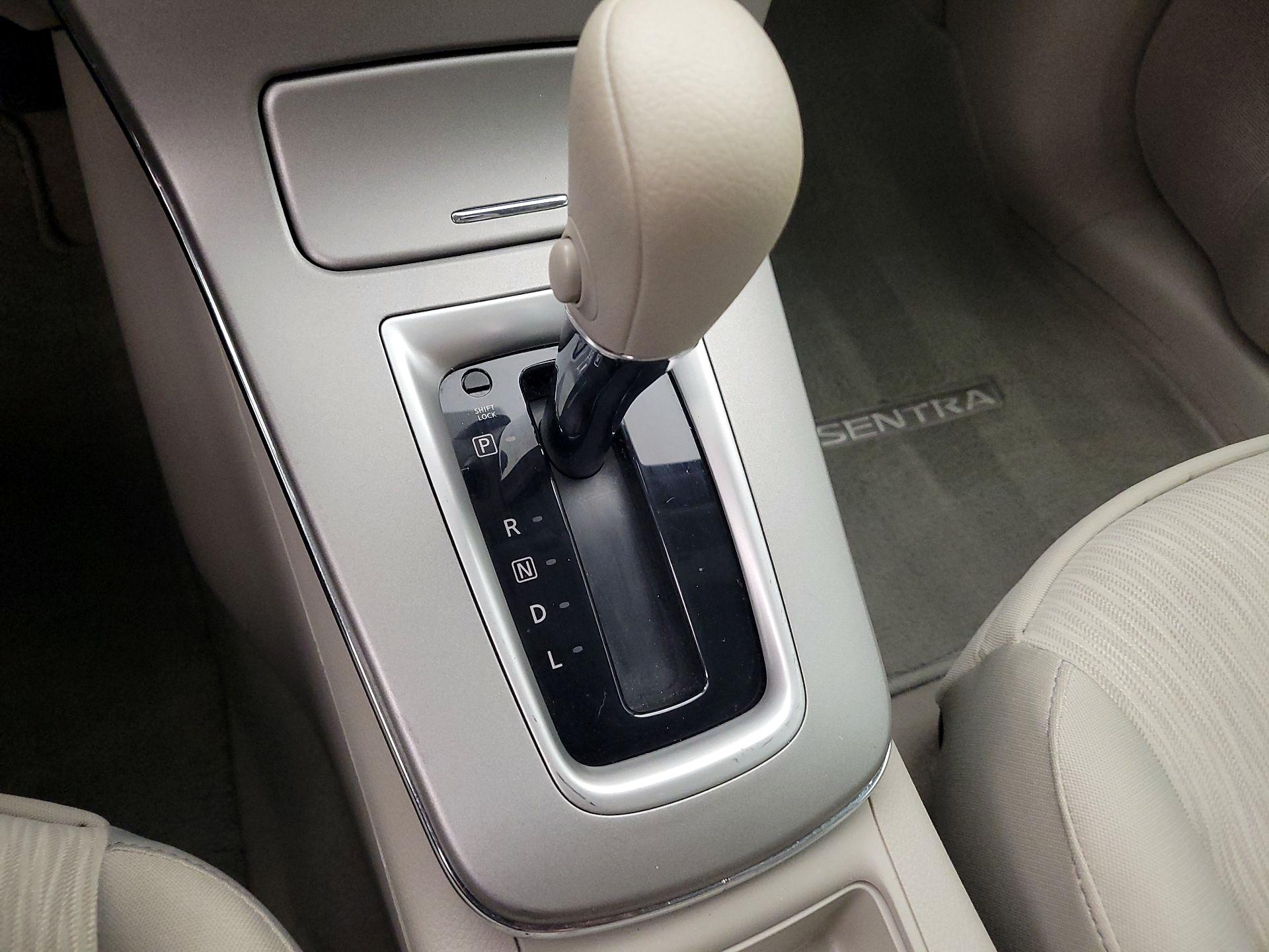 Thumbnail: 2014 Nissan Sentra - 16