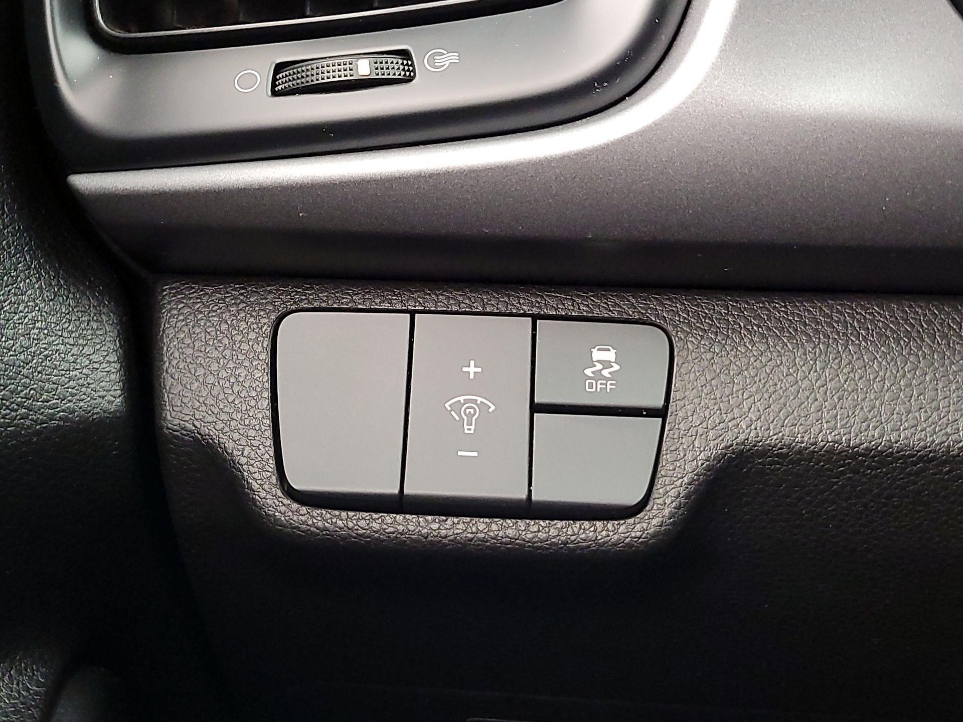 Thumbnail: 2023 Kia Rio - 13