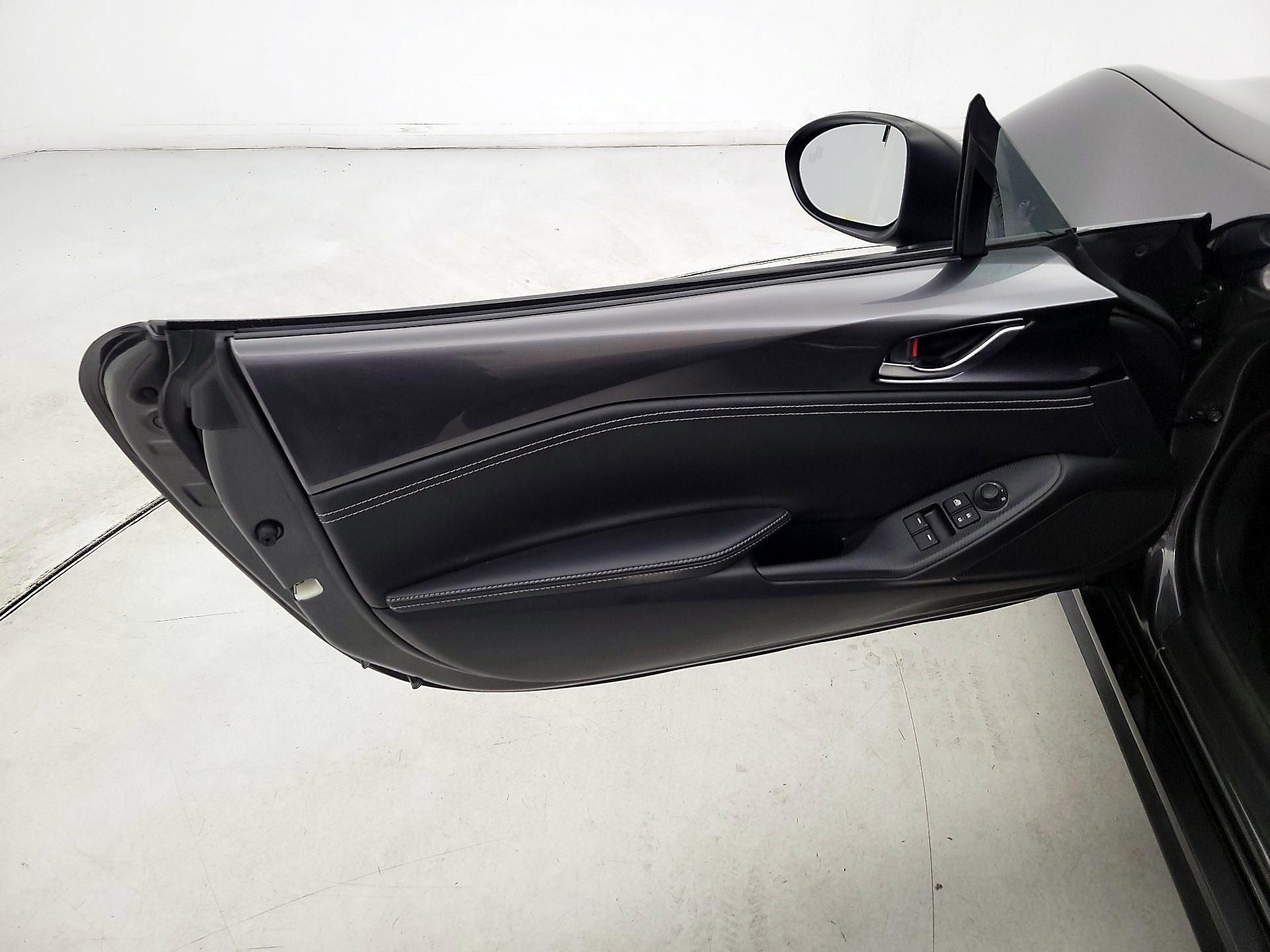 Thumbnail: 2021 Mazda MX-5 Miata - 12