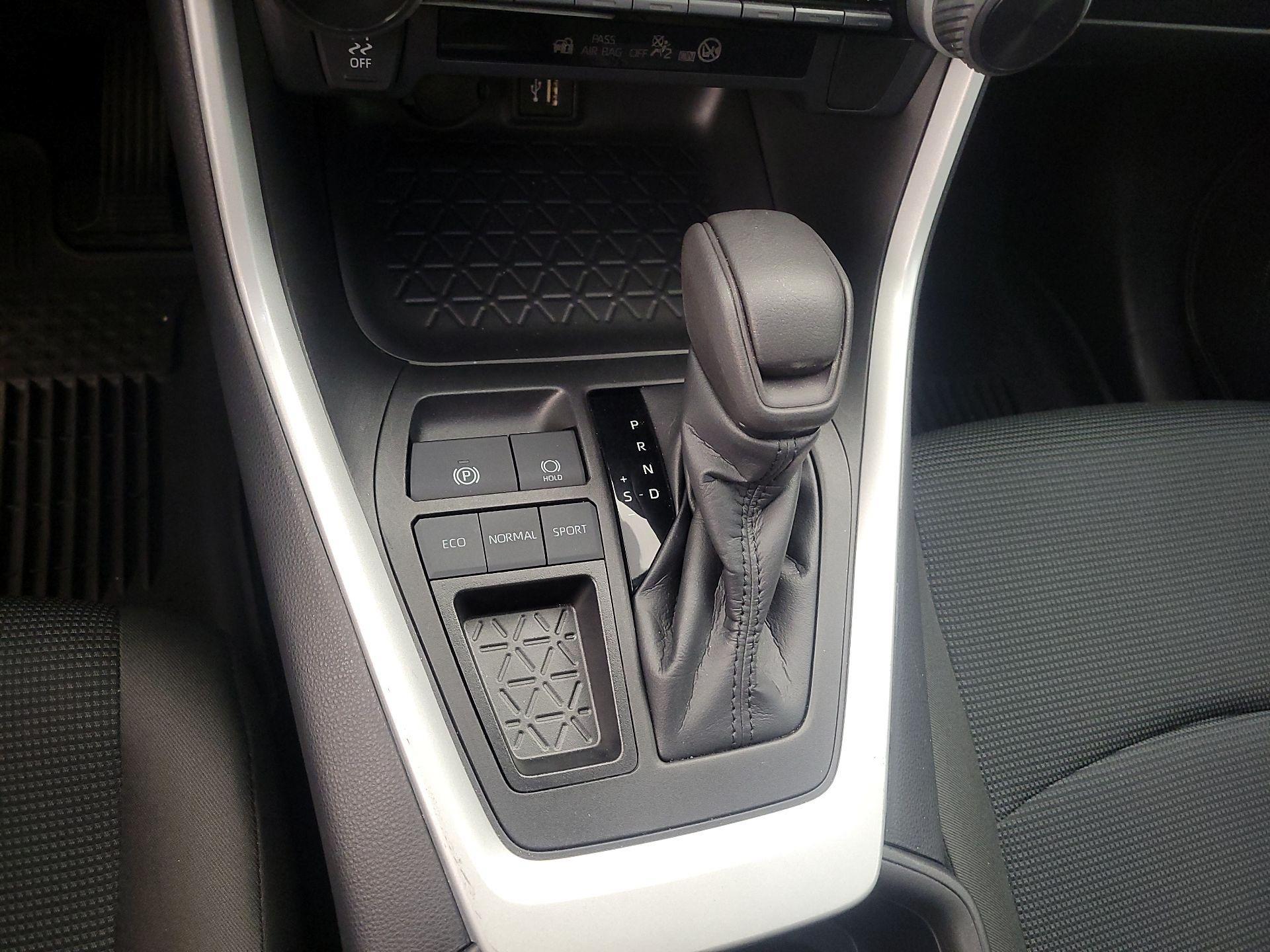 Thumbnail: 2023 Toyota RAV4 - 17