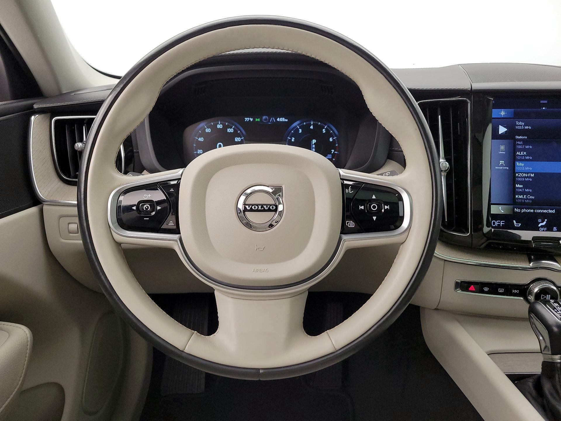 Thumbnail: 2018 Volvo XC60 - 10