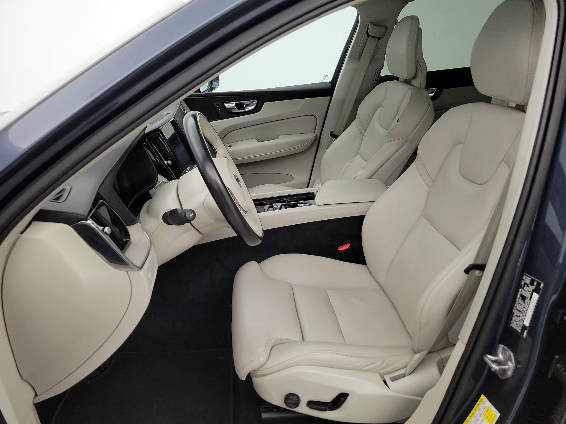 Thumbnail: 2018 Volvo XC60 - 11