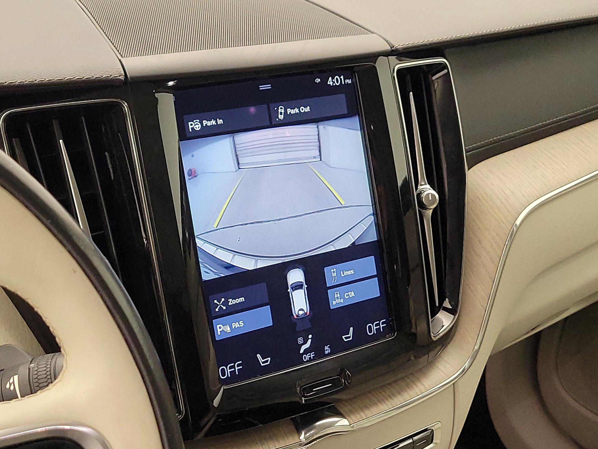 Thumbnail: 2018 Volvo XC60 - 15