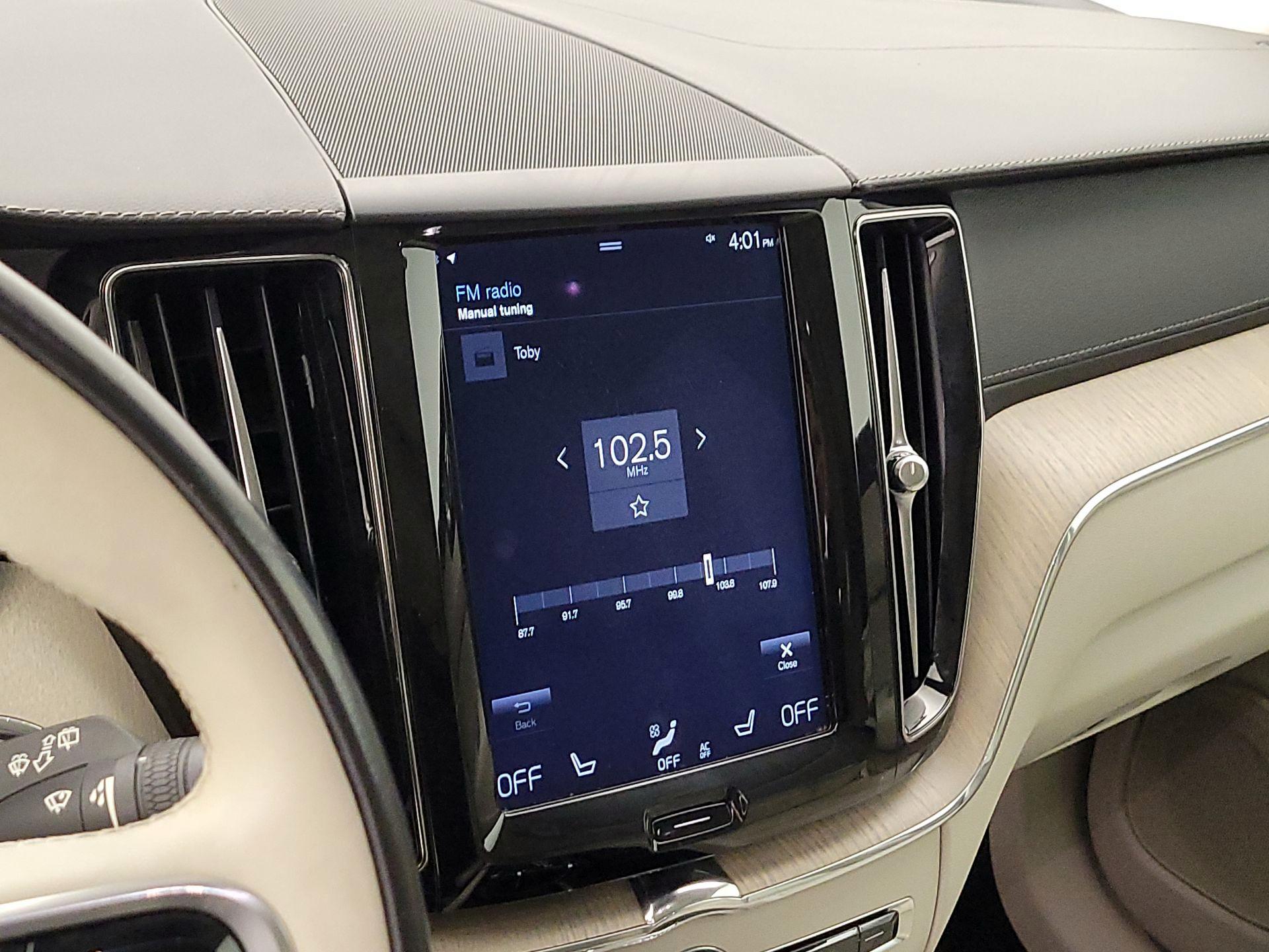 Thumbnail: 2018 Volvo XC60 - 16