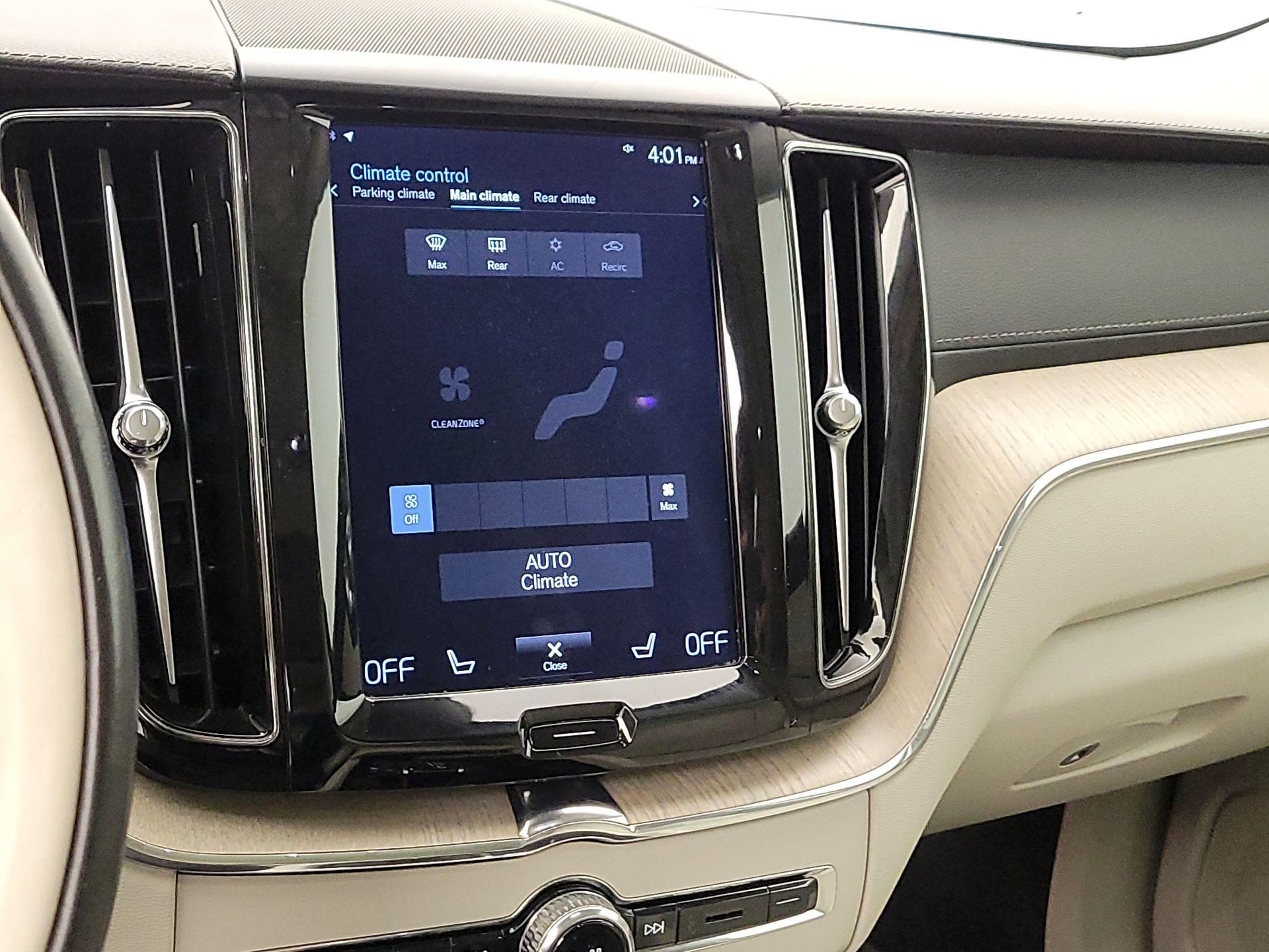 Thumbnail: 2018 Volvo XC60 - 17