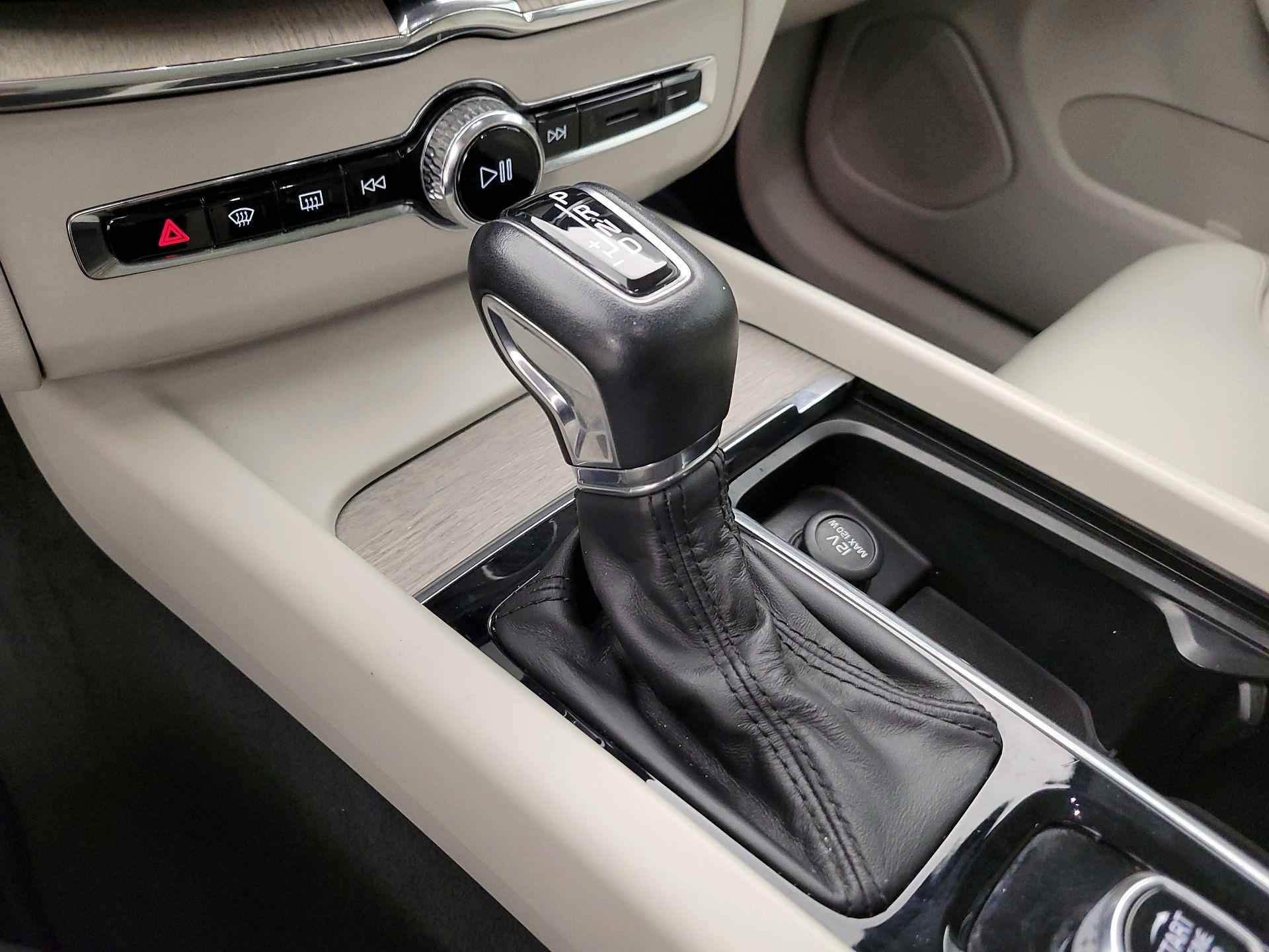 Thumbnail: 2018 Volvo XC60 - 18