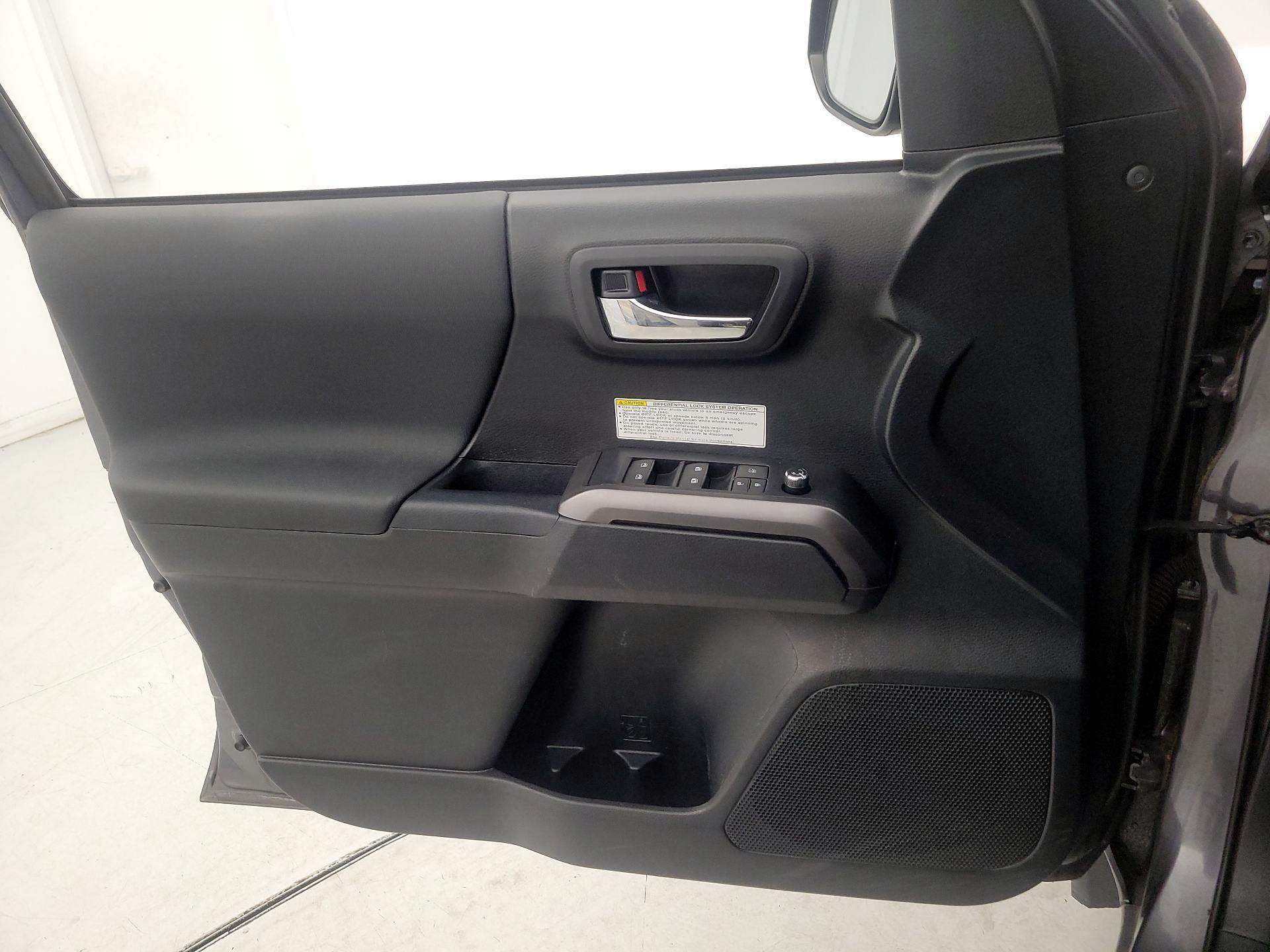 Thumbnail: 2017 Toyota Tacoma - 12