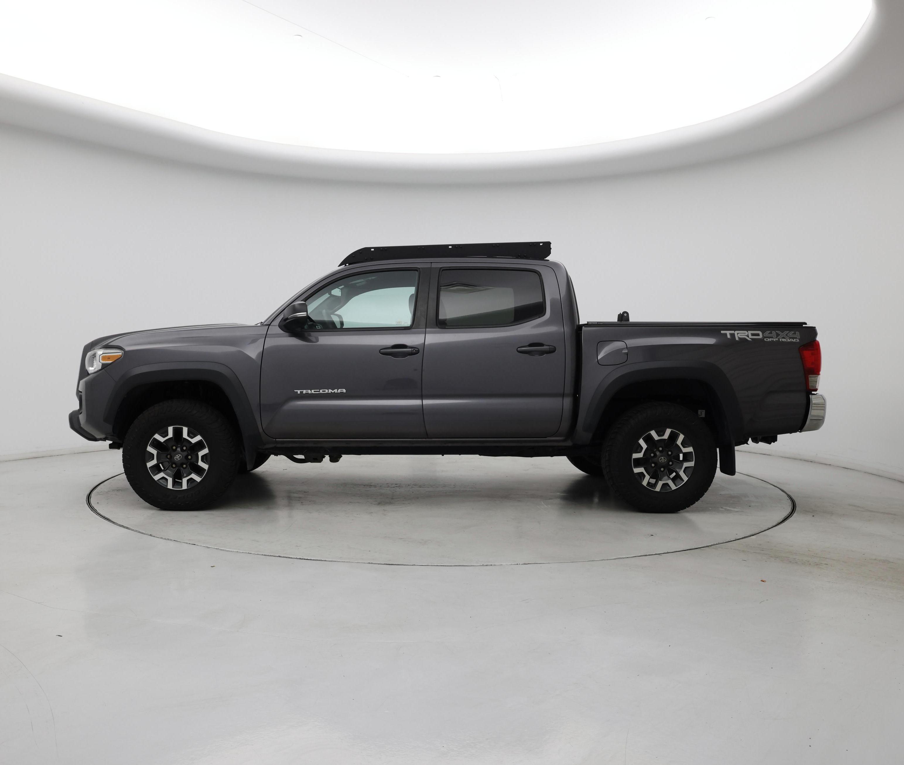 Thumbnail: 2017 Toyota Tacoma - 3