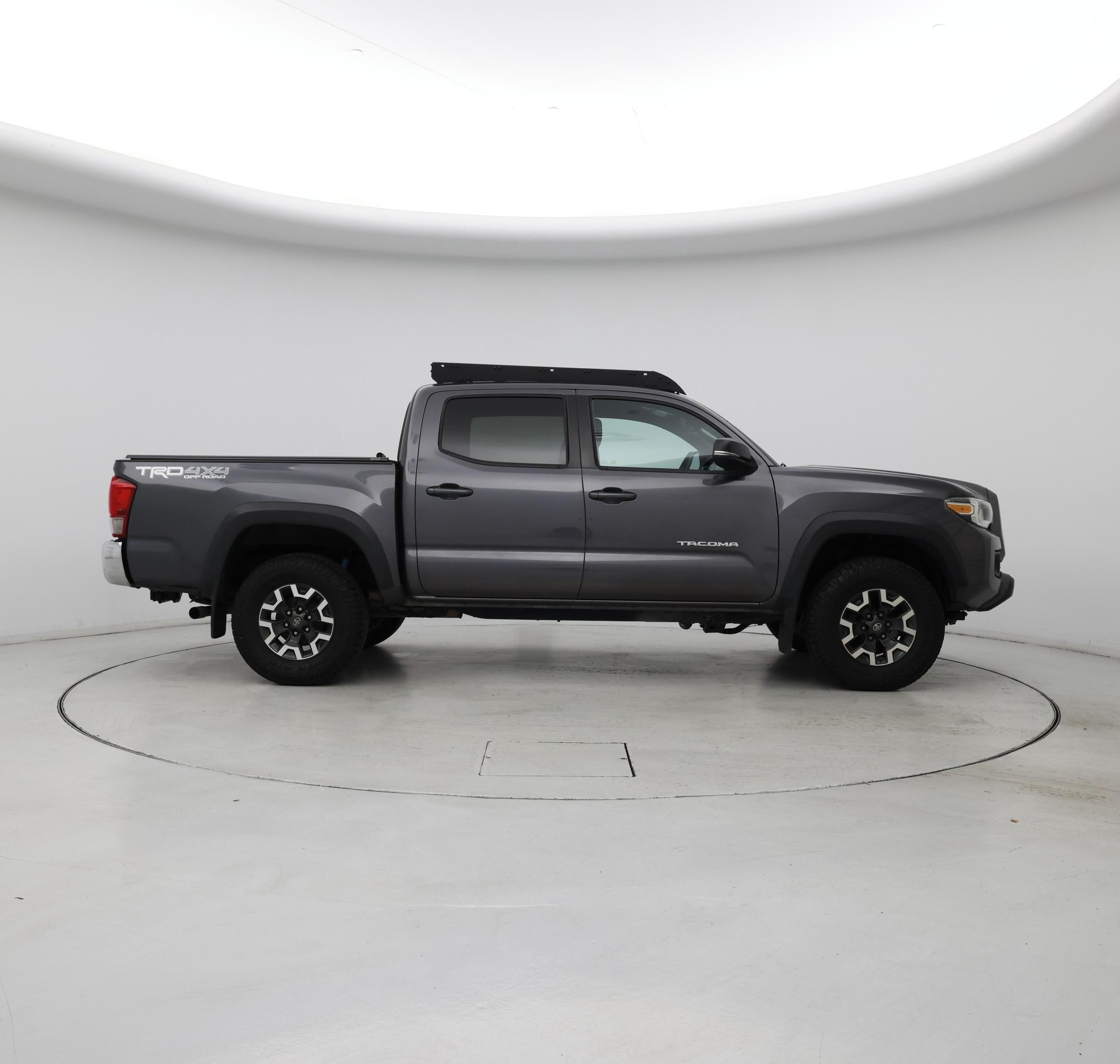 Thumbnail: 2017 Toyota Tacoma - 7