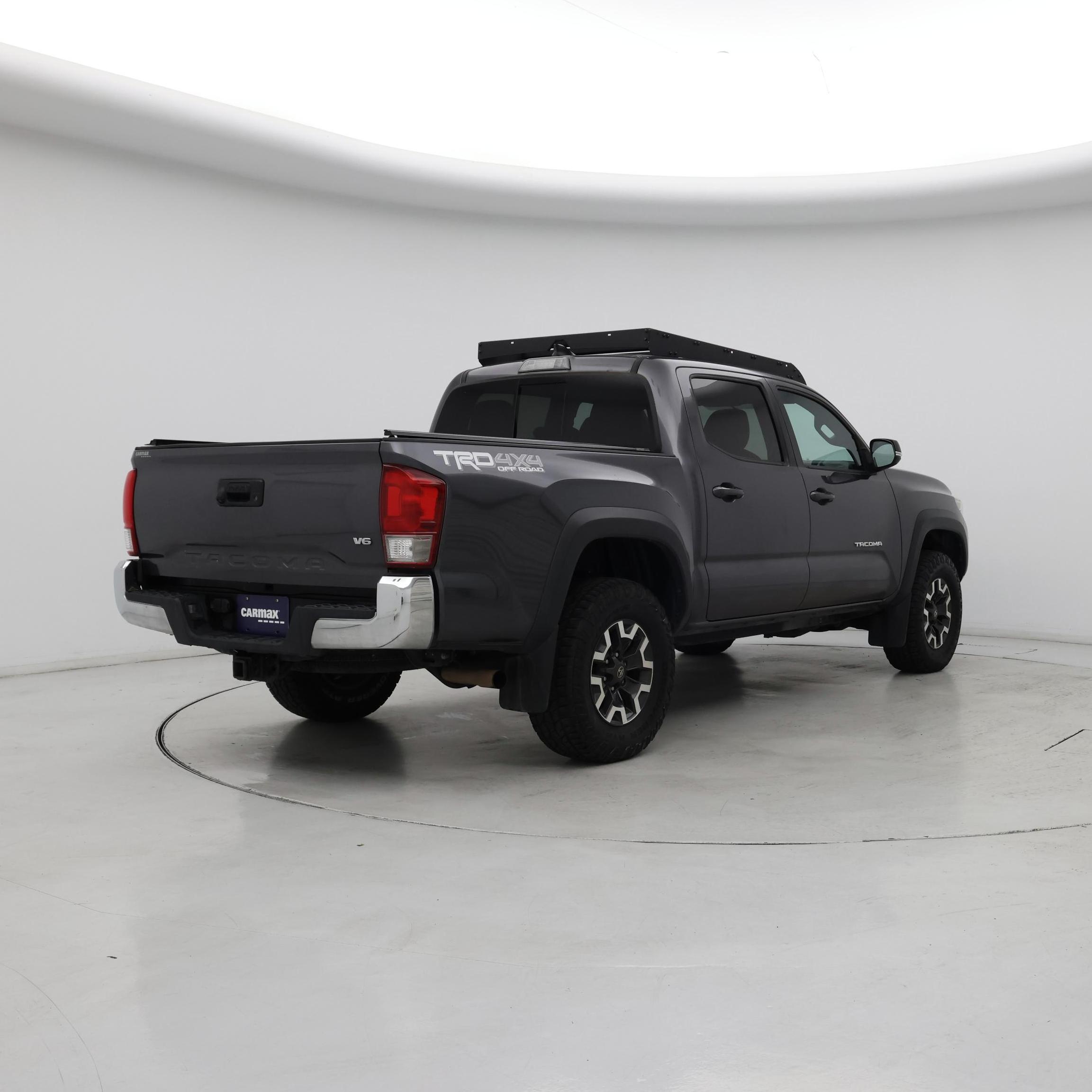 Thumbnail: 2017 Toyota Tacoma - 8