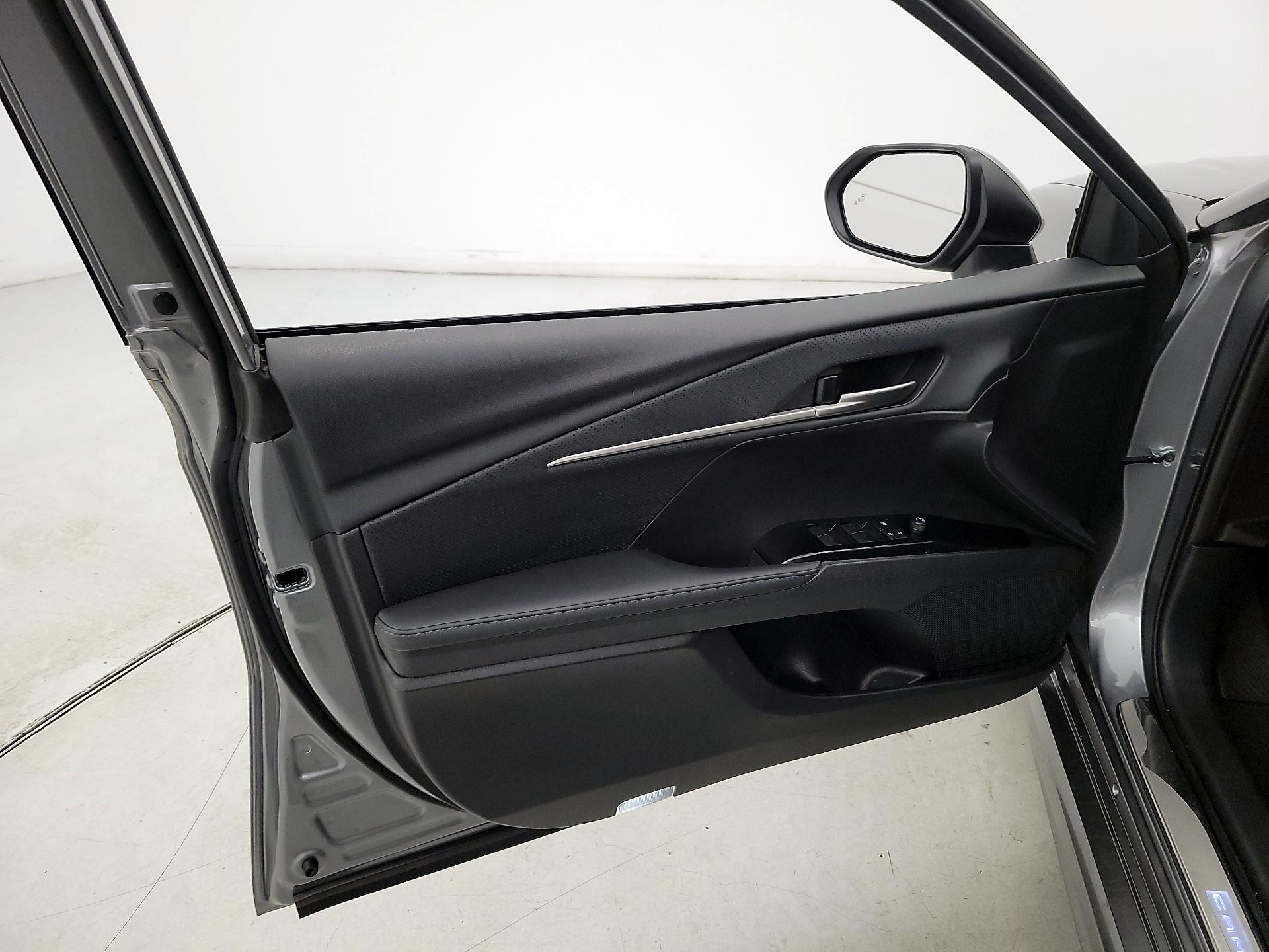 Thumbnail: 2025 Toyota Camry - 12